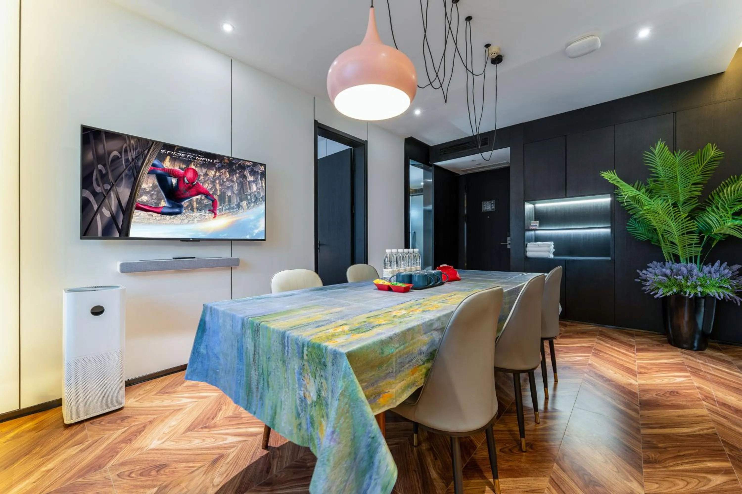 HeSu Hidden Art Hotel & Suites -Near Xi'an Drum Tower and Yongning Gate -Free Laundry Luggage Storage -Kitty Café with Freshly Ground Coffee -24H Front Desk -English Service -Exclusive Subsidies for Dumpling Banquet & Show