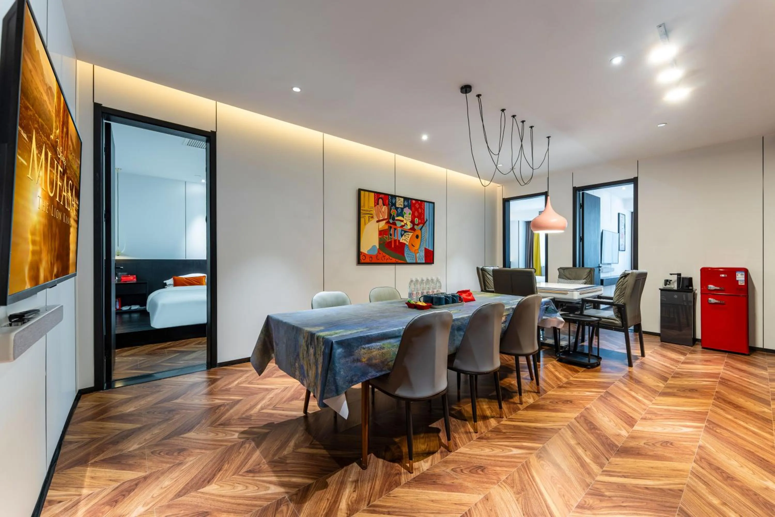 HeSu Hidden Art Hotel & Suites -Near Xi'an Drum Tower and Yongning Gate -Free Laundry Luggage Storage -Kitty Café with Freshly Ground Coffee -24H Front Desk -English Service -Exclusive Subsidies for Dumpling Banquet & Show