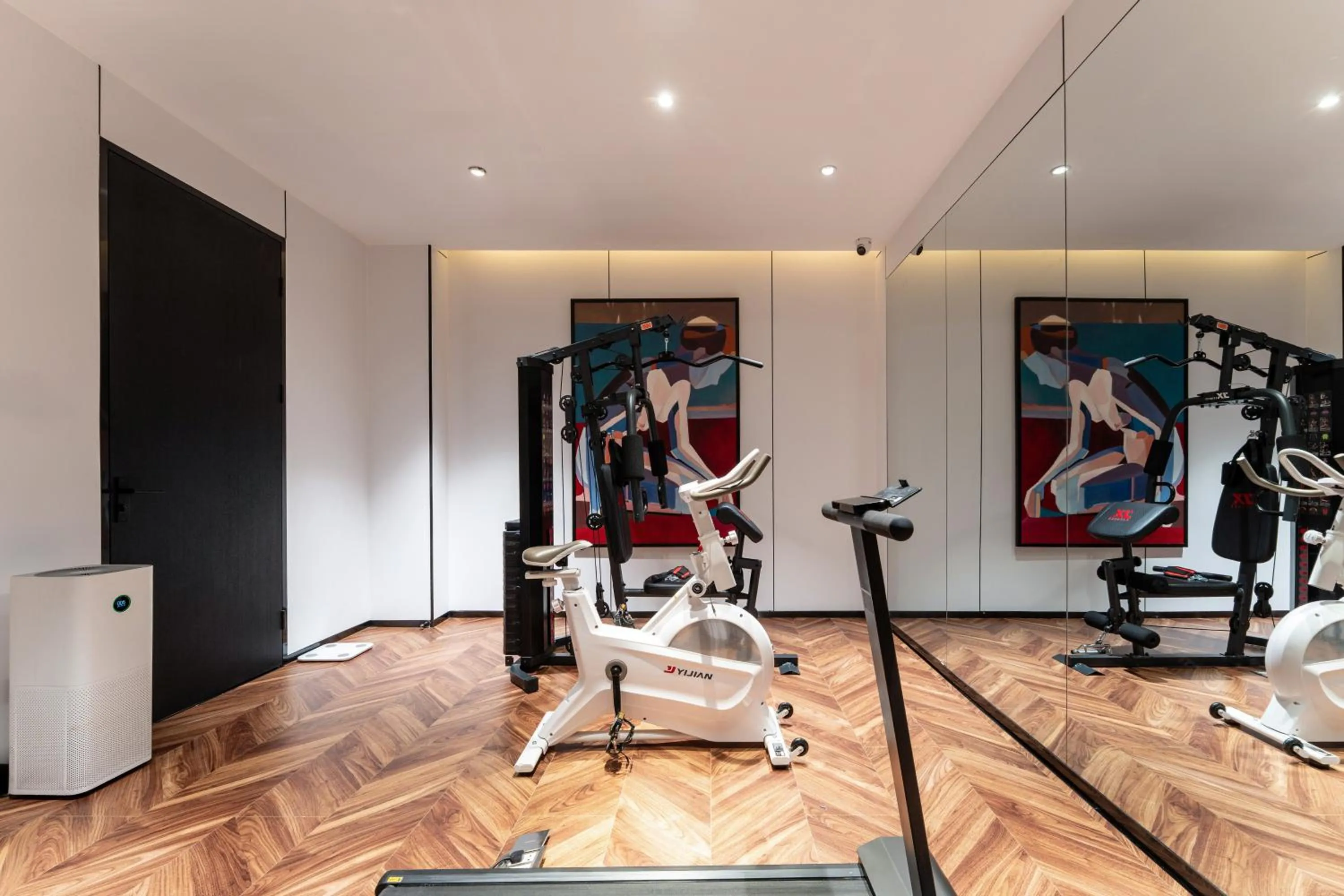 Fitness centre/facilities in HeSu Hidden Art Hotel & Suites -Near Xi'an Drum Tower and Yongning Gate -Free Laundry Luggage Storage -Kitty Café with Freshly Ground Coffee -24H Front Desk -English Service -Exclusive Subsidies for Dumpling Banquet & Show