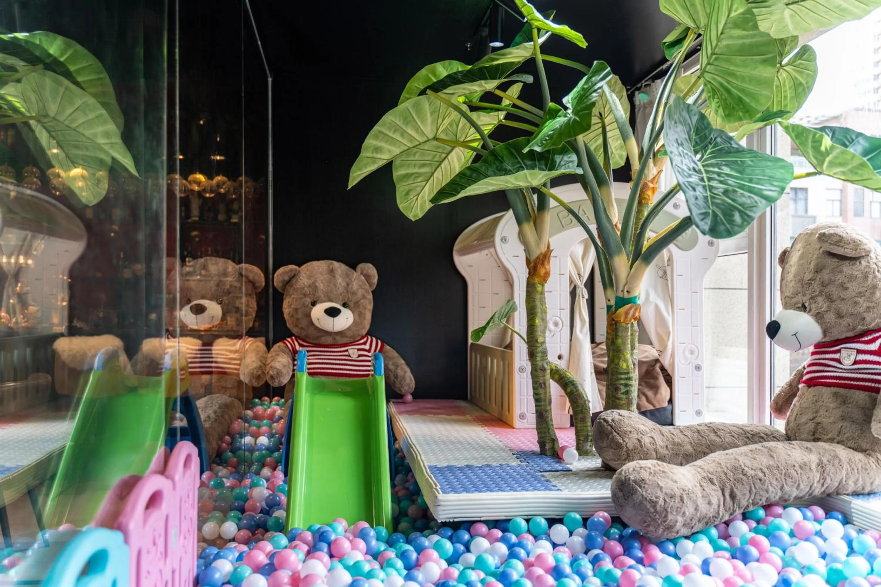 HeSu Hidden Art Hotel & Suites -Near Xi'an Drum Tower and Yongning Gate -Free Laundry Luggage Storage -Kitty Café with Freshly Ground Coffee -24H Front Desk -English Service -Exclusive Subsidies for Dumpling Banquet & Show