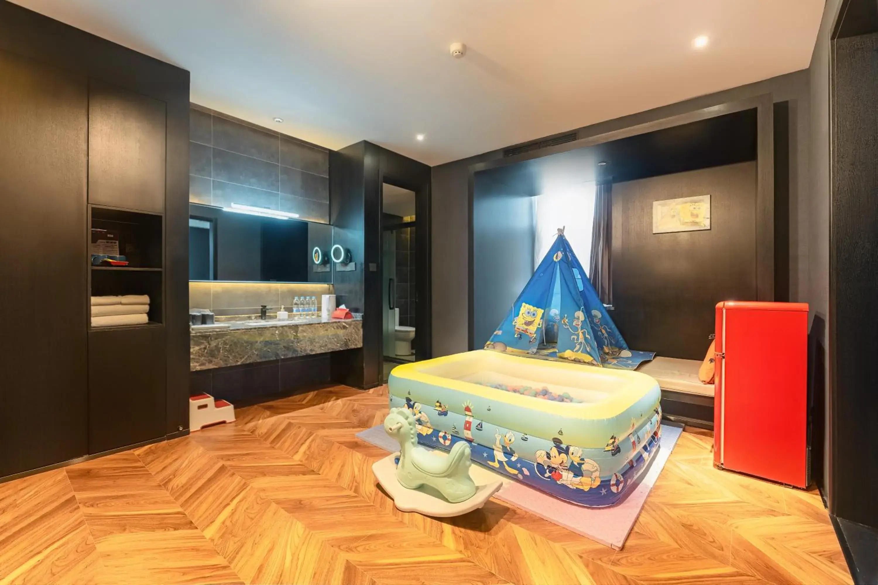 Two-Bedroom Suite with Family Decoration in HeSu DESIGNER Hotel & Suites - Xi'an Drum Tower & YONGNING Gate Branch Two-Bedroom Suite with Family Decoration in HeSu DESIGNER Hotel & Suites - Xi'an Drum Tower & YONGNING Gate Branch