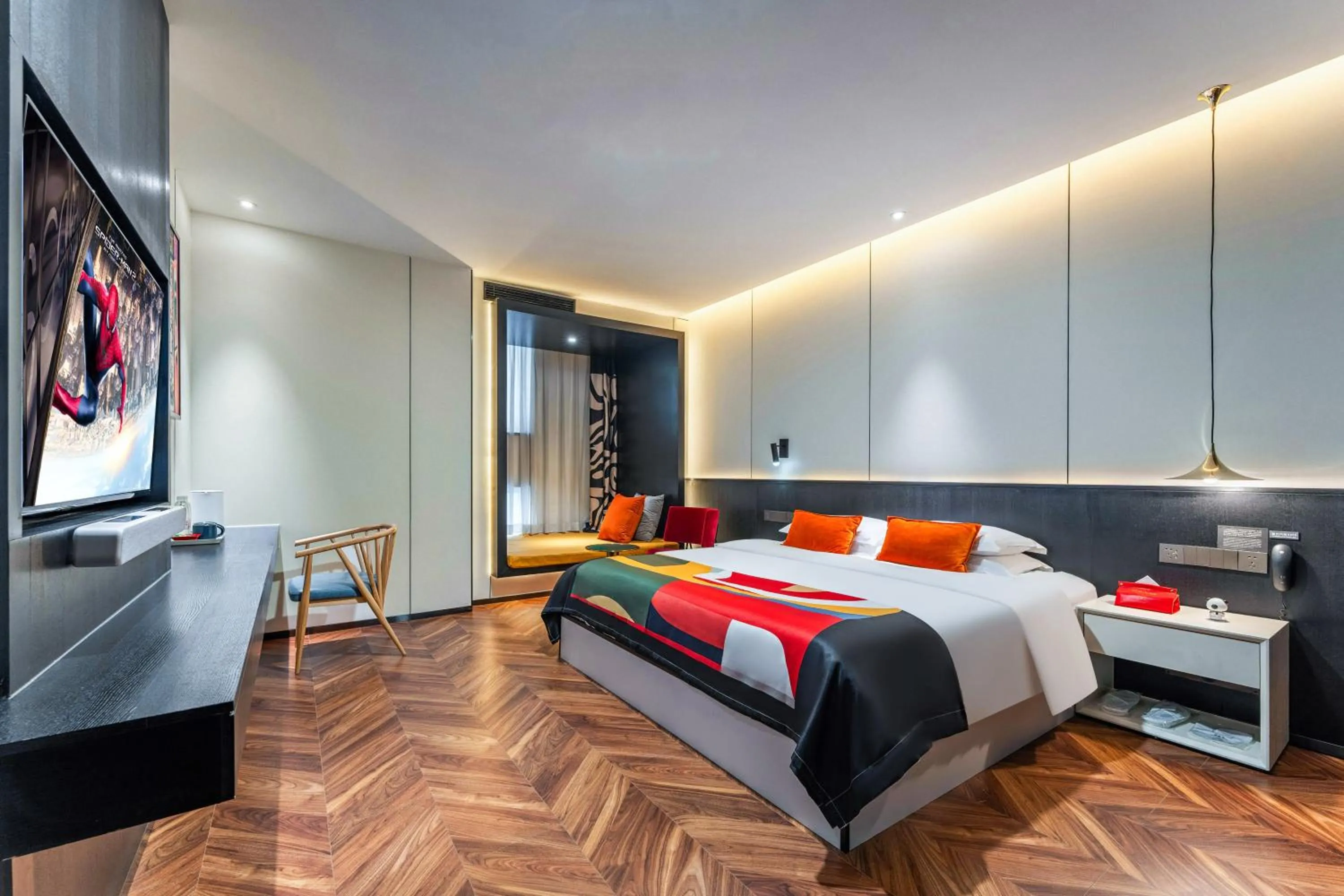 Bed in HeSu Hidden Art Hotel & Suites -Near Xi'an Drum Tower and Yongning Gate -Free Laundry Luggage Storage -Kitty Café with Freshly Ground Coffee -24H Front Desk -English Service -Exclusive Subsidies for Dumpling Banquet & Show