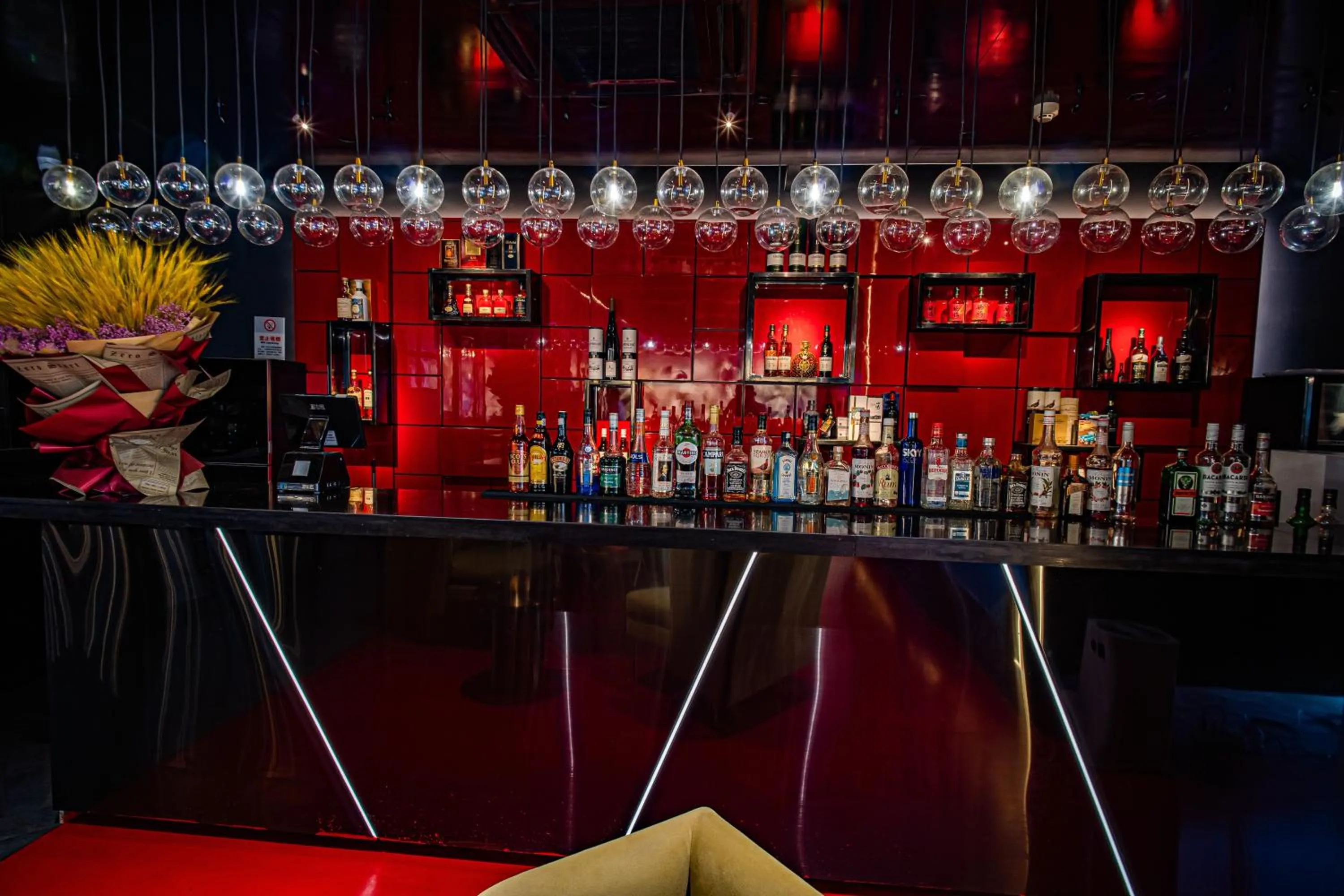 HeSu Hidden Art Hotel & Suites -Near Xi'an Drum Tower and Yongning Gate -Free Laundry Luggage Storage -Kitty Café with Freshly Ground Coffee -24H Front Desk -English Service -Exclusive Subsidies for Dumpling Banquet & Show