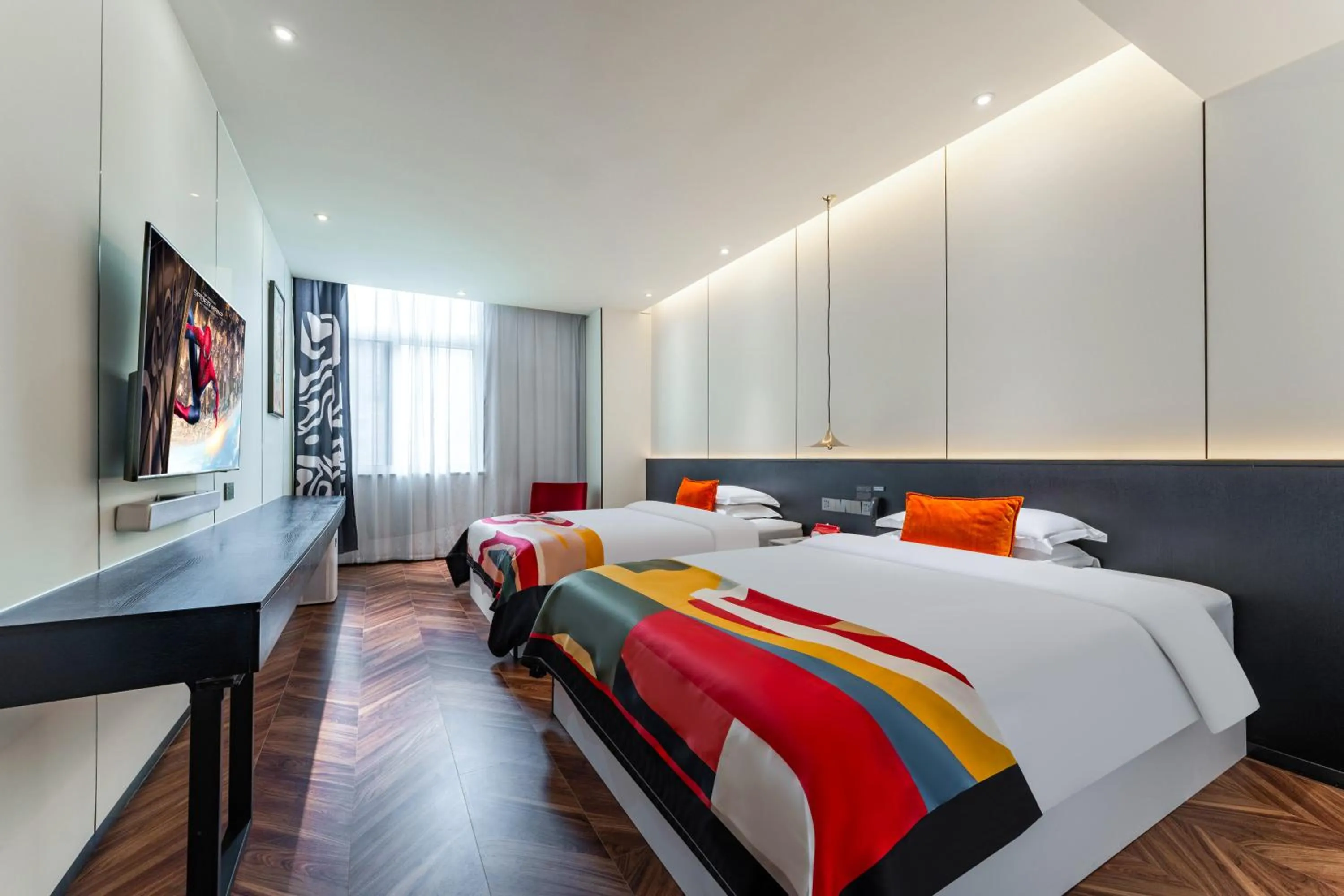 Bed in HeSu Hidden Art Hotel & Suites -Near Xi'an Drum Tower and Yongning Gate -Free Laundry Luggage Storage -Kitty Café with Freshly Ground Coffee -24H Front Desk -English Service -Exclusive Subsidies for Dumpling Banquet & Show