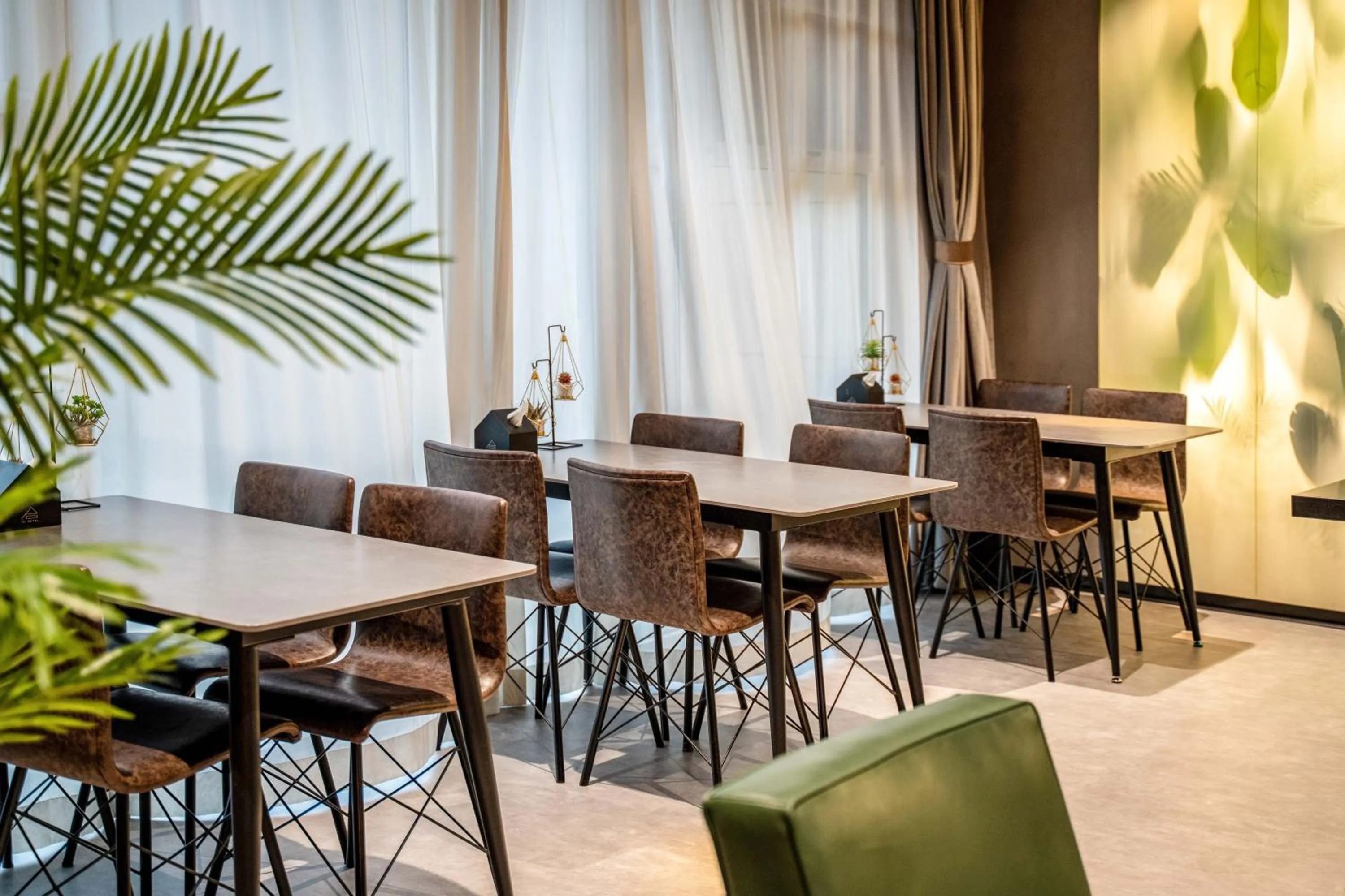 HeSu Hidden Art Hotel & Suites -Near Xi'an Drum Tower and Yongning Gate -Free Laundry Luggage Storage -Kitty Café with Freshly Ground Coffee -24H Front Desk -English Service -Exclusive Subsidies for Dumpling Banquet & Show