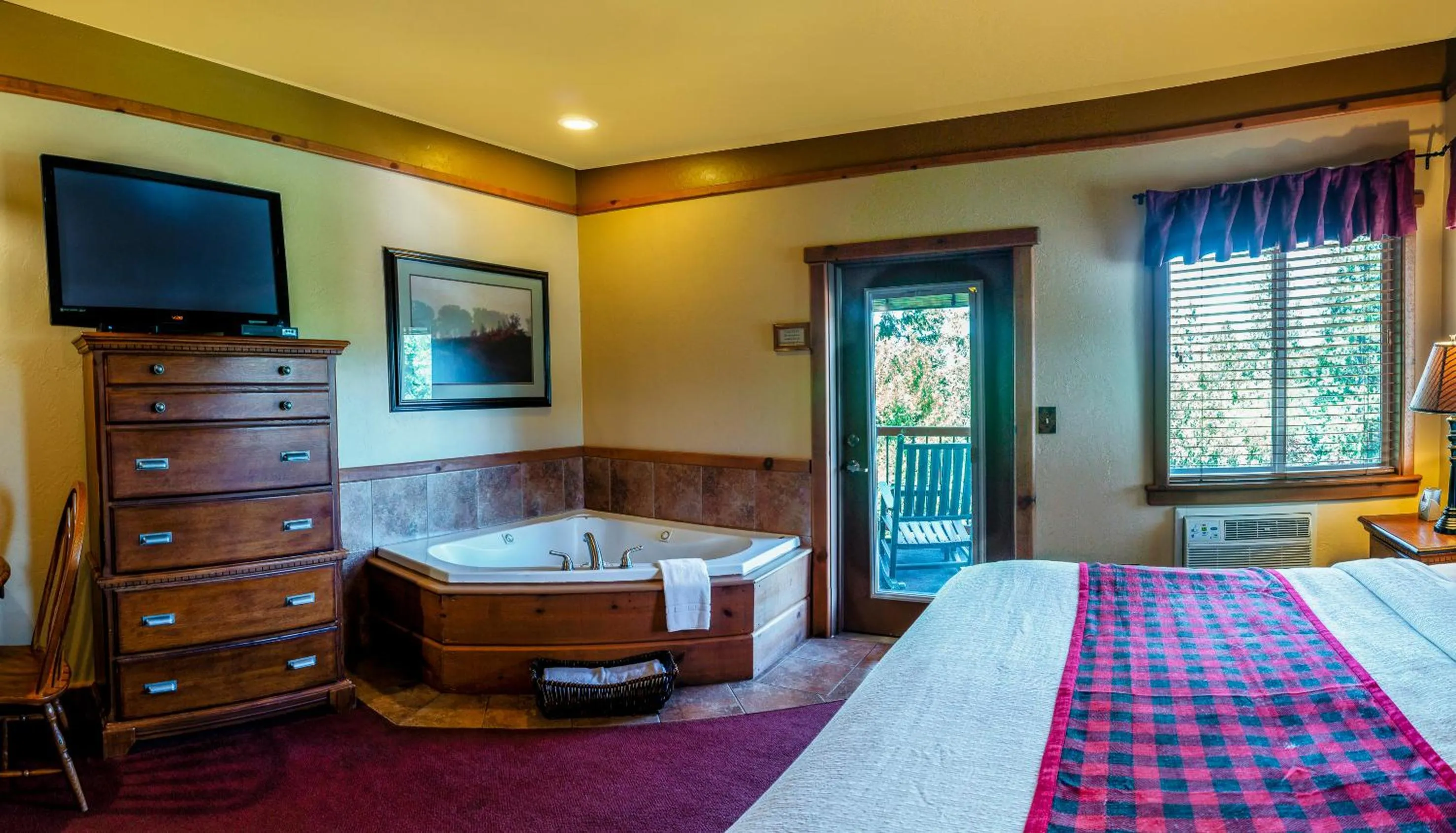 Bed in Callahan's Mountain Lodge