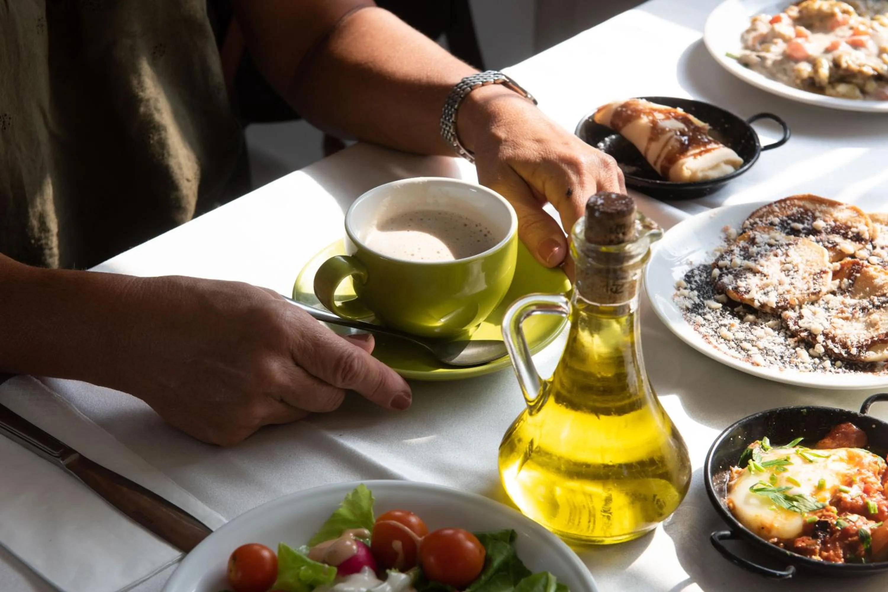 Restaurant/places to eat in Astoria Galilee Hotel