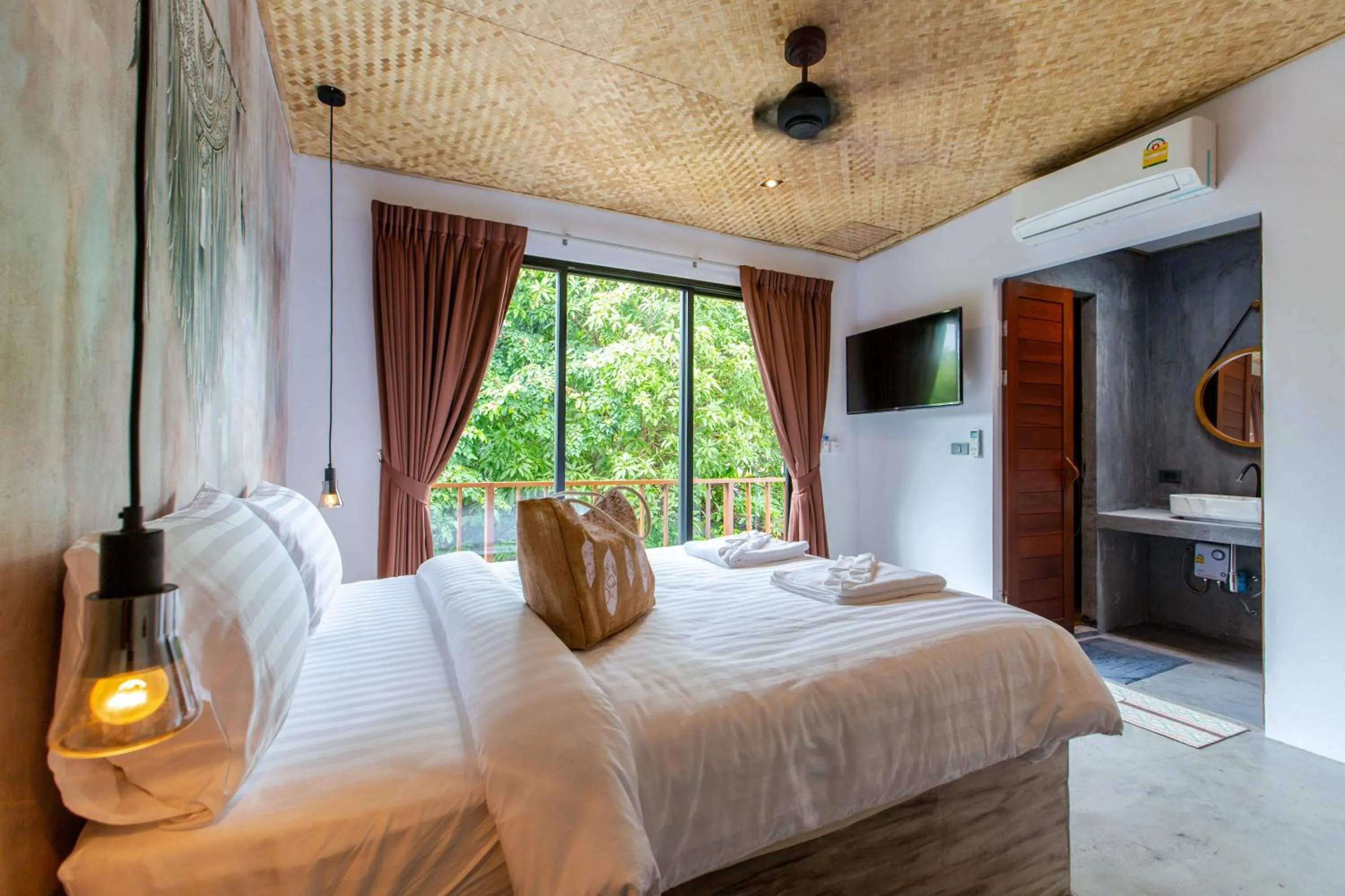 Bed in Dreamcatcher Boutique Hotel