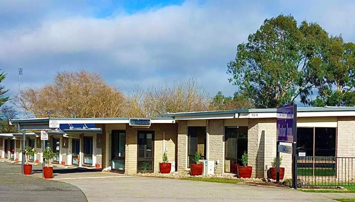 Property building in Central Highlands Motor Inn