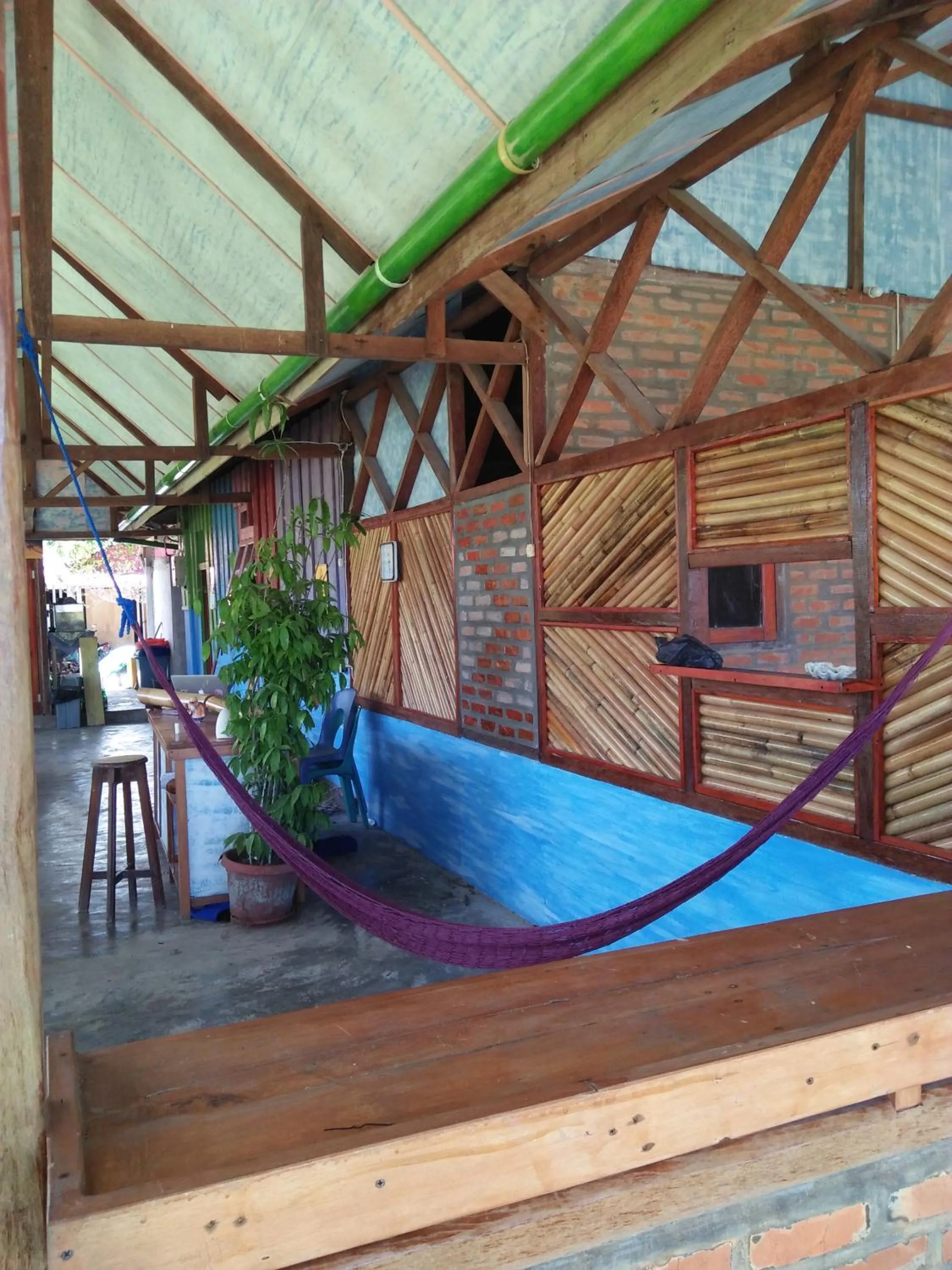 Communal lounge/ TV room in Salty Dog Hostel