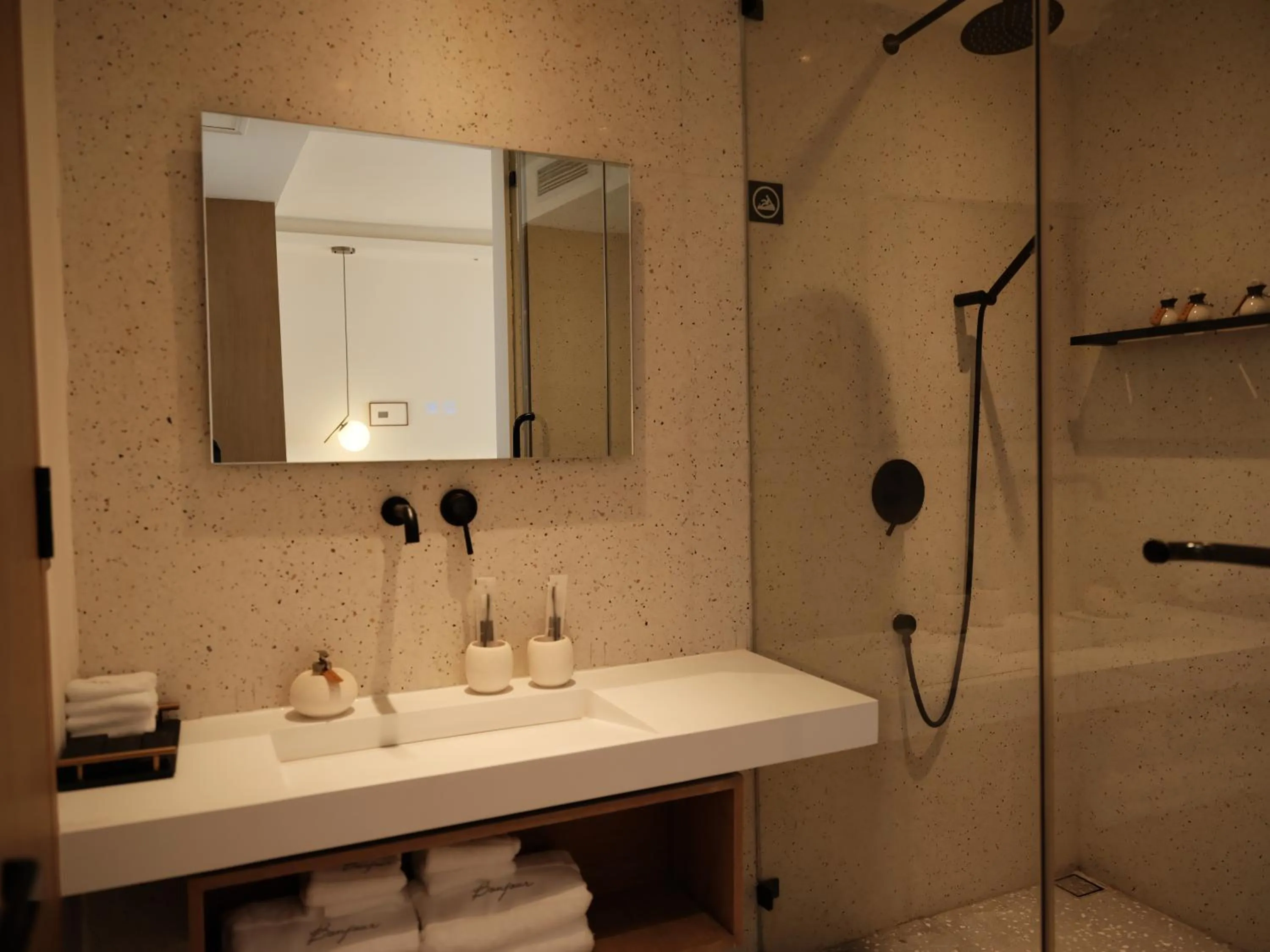 Shower in Guilin Bonjour Boutique Hotel- Free pick up service over 3 nights