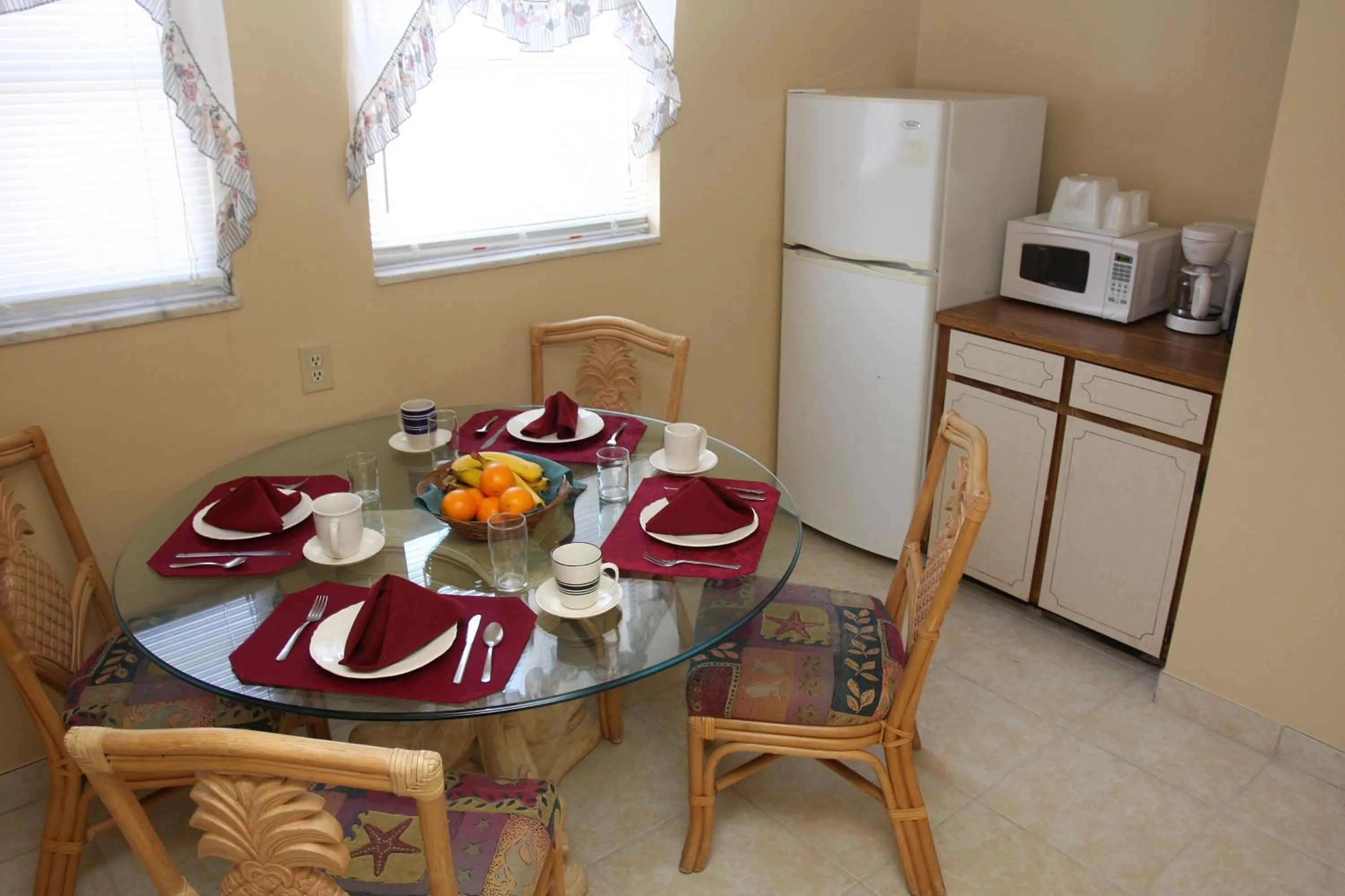 Dining area in Makai Beach Lodge - NOT TAKING RESERVATIONS DUE TO HURRICANE DAMAGE Until Mid DEC