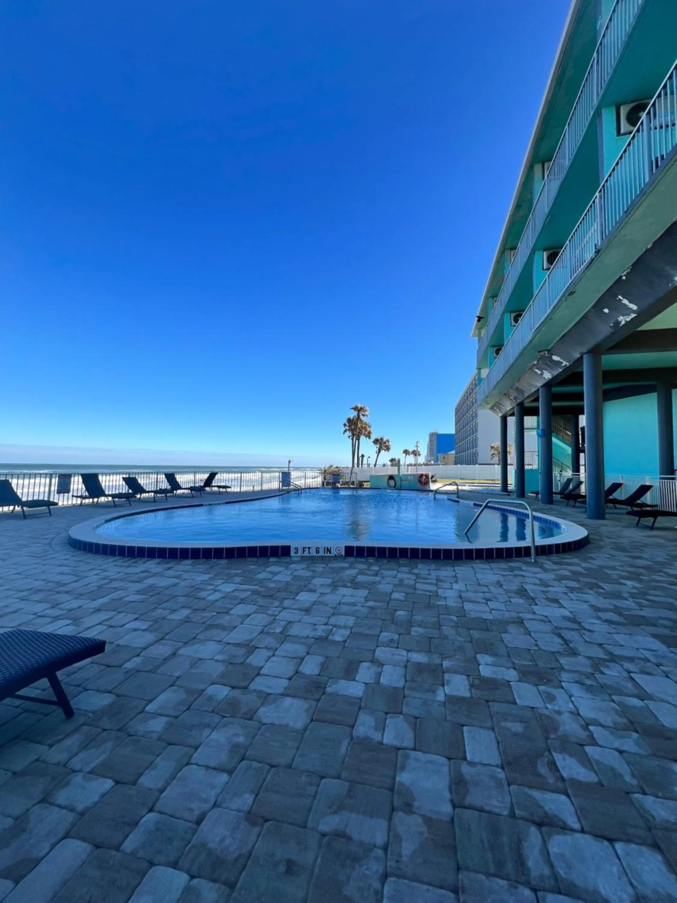 Day in Makai Beach Lodge - NOT TAKING RESERVATIONS DUE TO HURRICANE DAMAGE Until Mid DEC