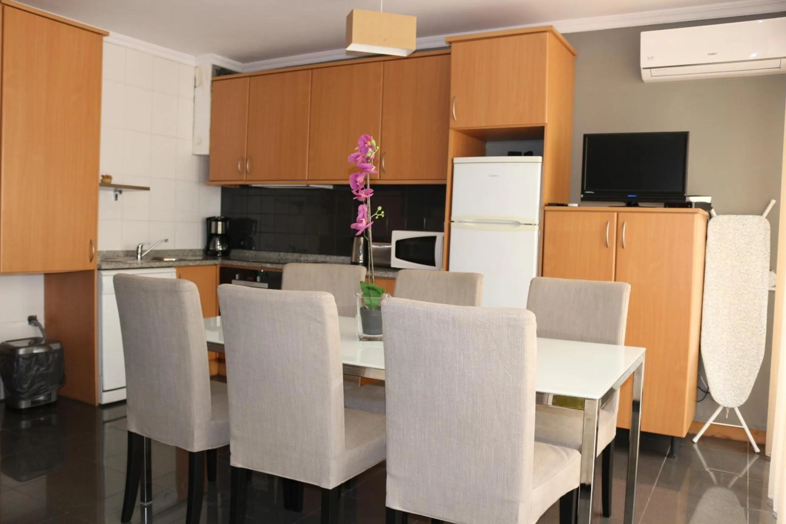 Coffee/tea facilities in Studios Porto Solar