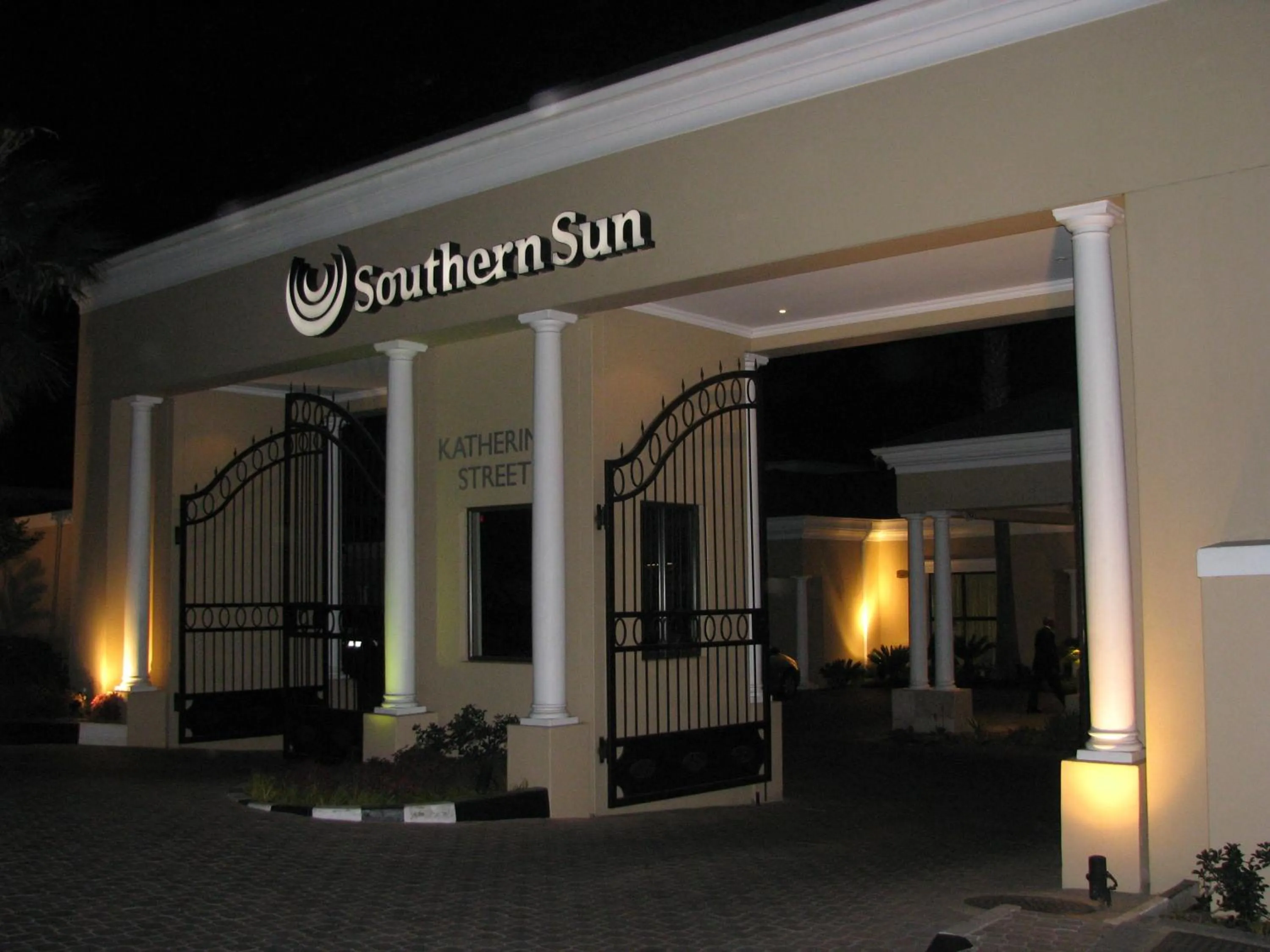 Facade/entrance in Southern Sun Katherine Street