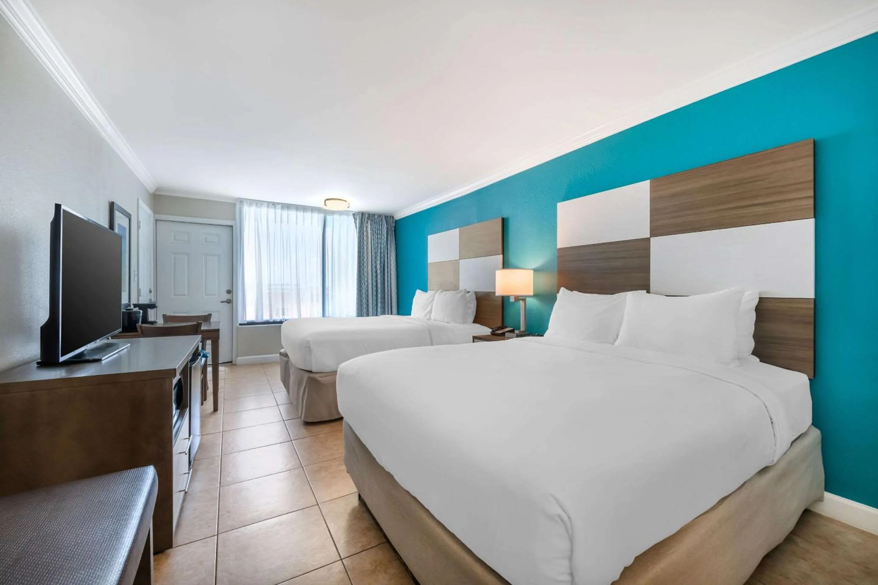 Bedroom, Bed in Comfort Inn & Suites Daytona Beach Oceanfront