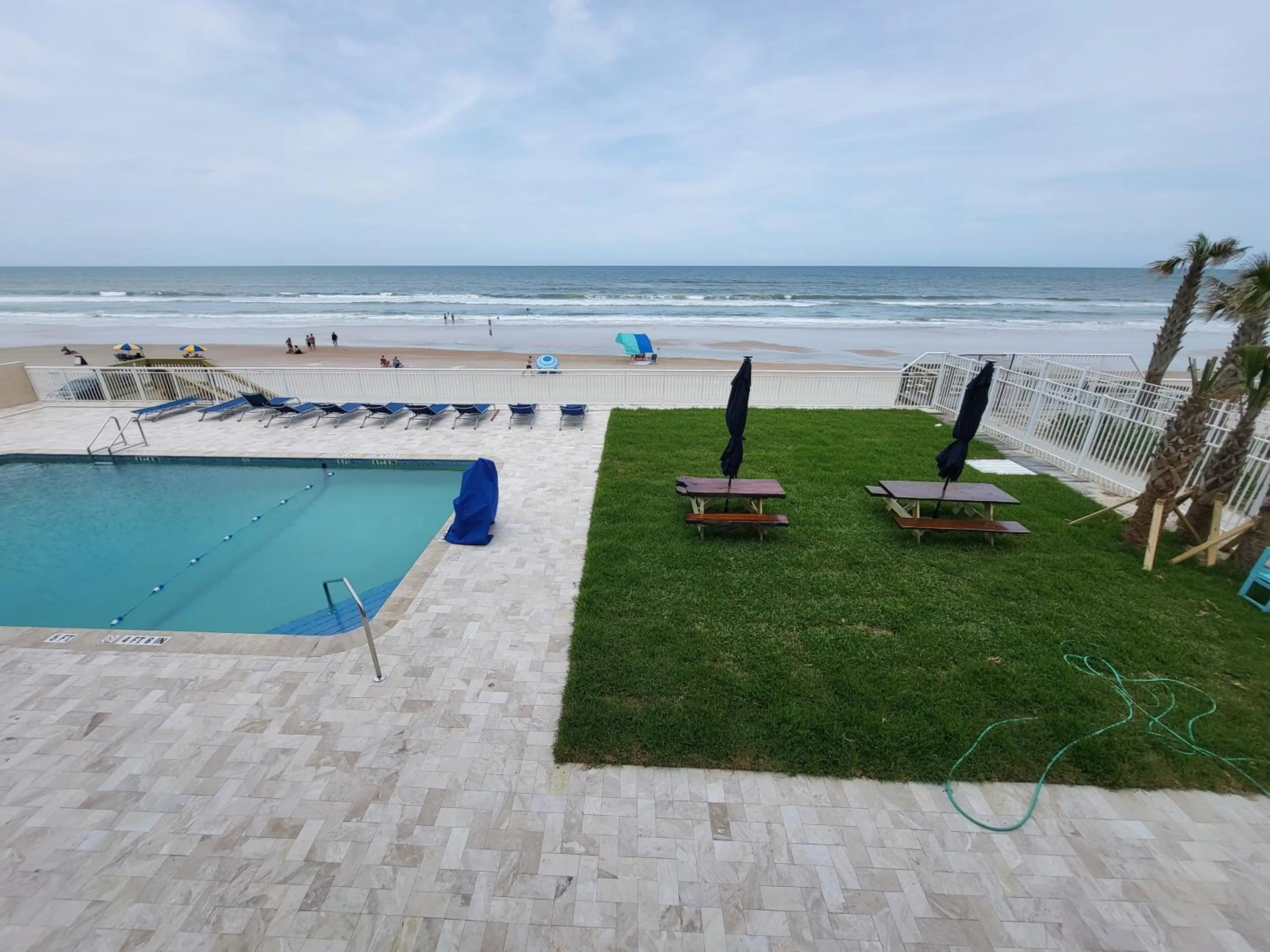 Swimming pool in Beachside Hotel
