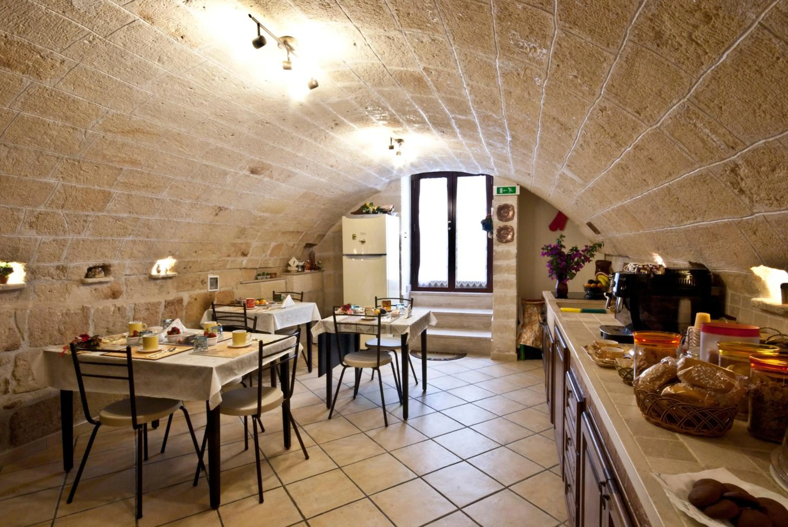 Dining area in B&B Casa Cimino - Monopoli - Puglia