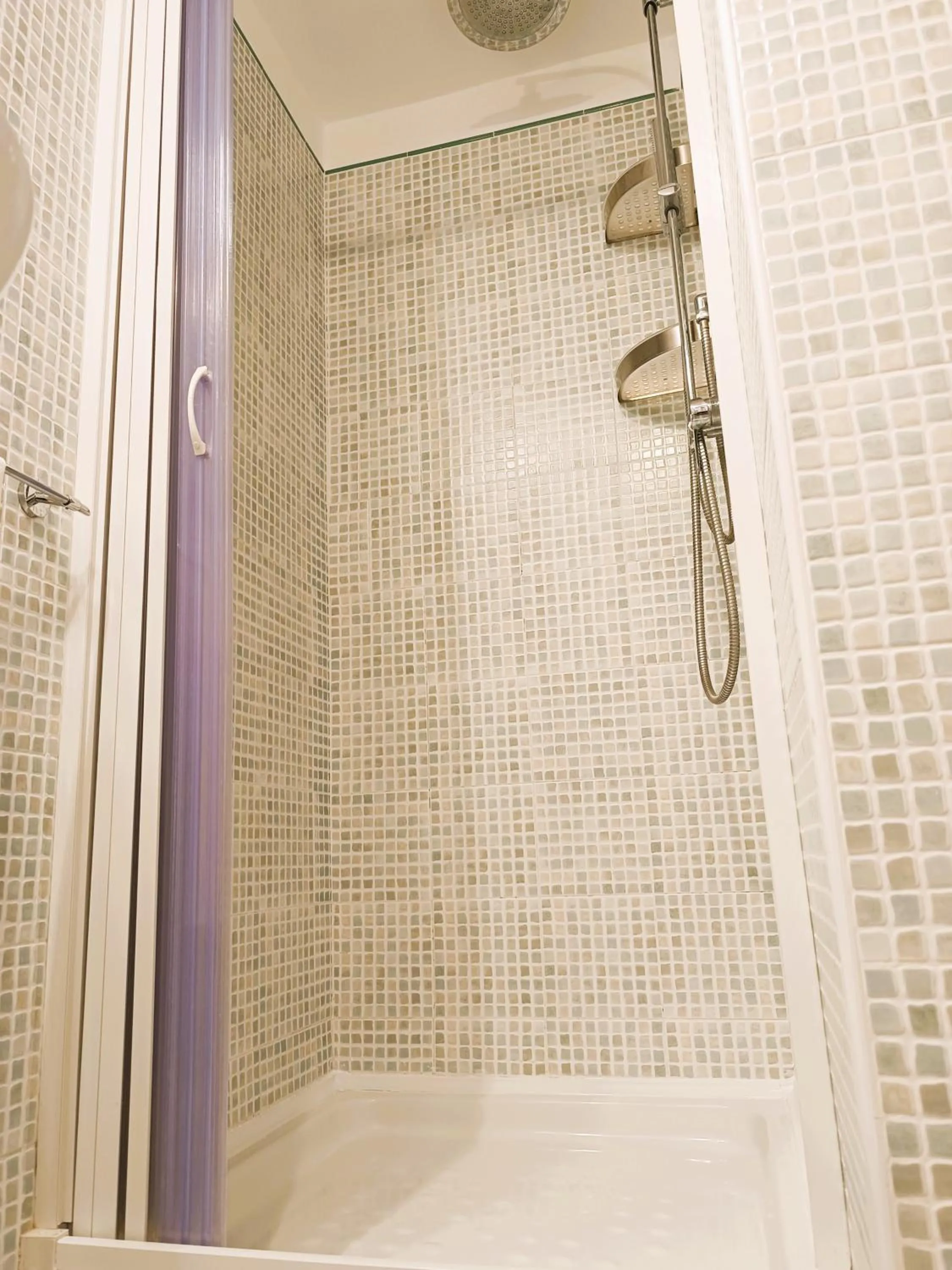 Shower in B&B Casa Cimino - Monopoli - Puglia