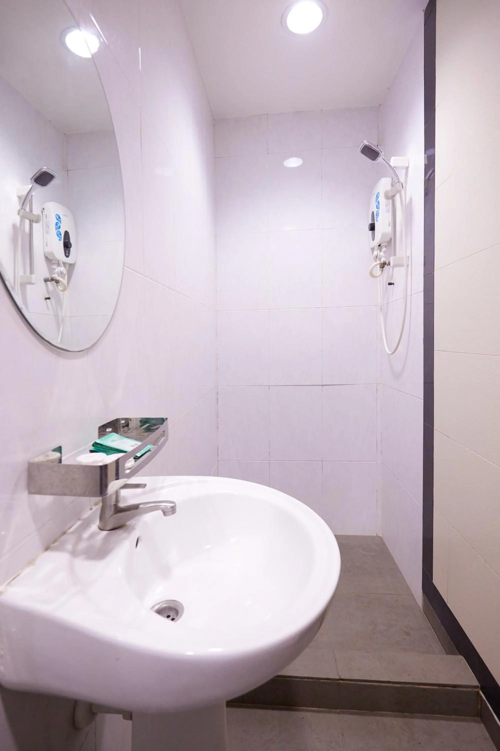 Bathroom in Hotel Sunjoy9 OKR