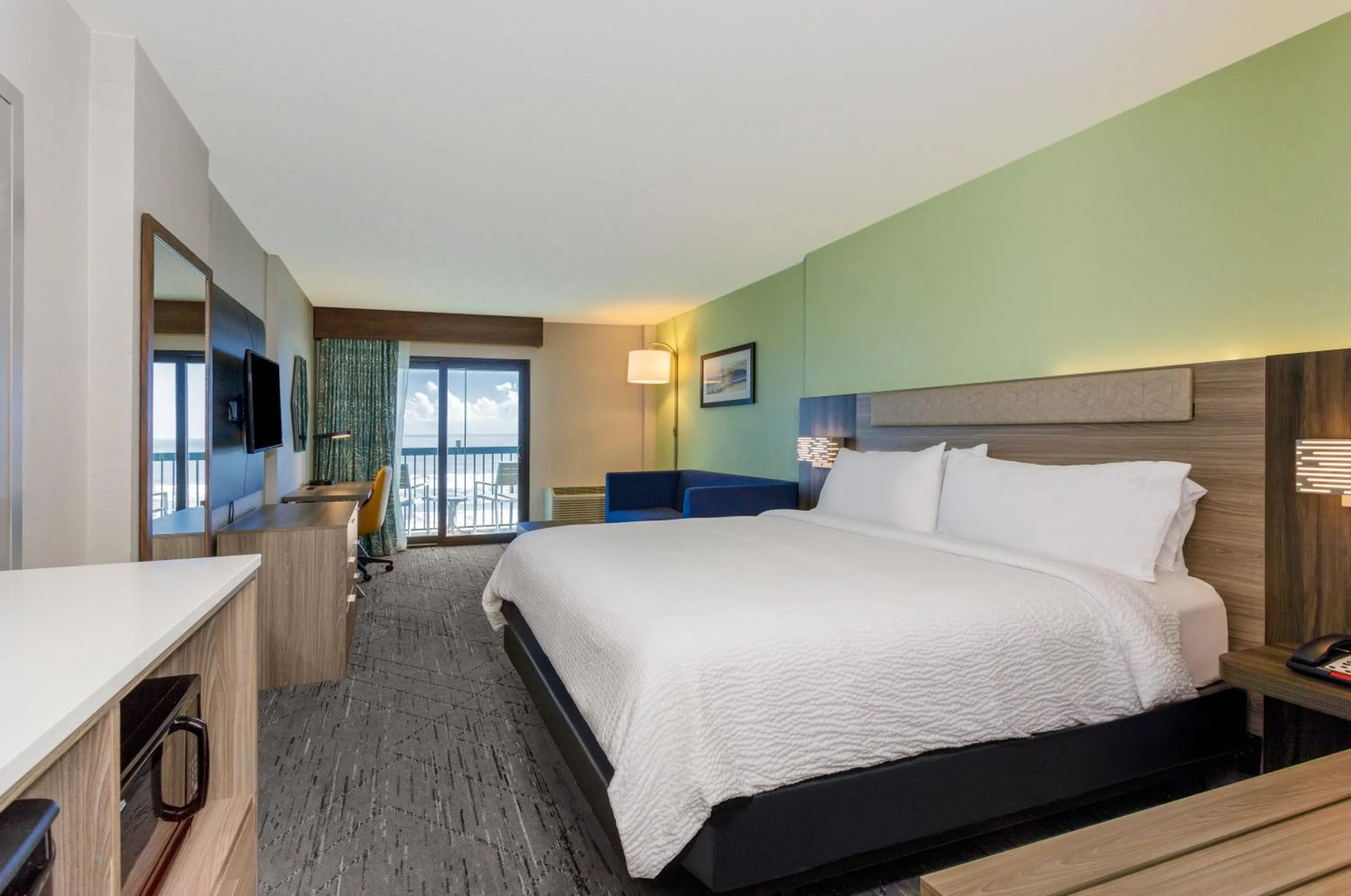 Bedroom, Bed in Holiday Inn Express & Suites Oceanfront Daytona Beach Shores by IHG
