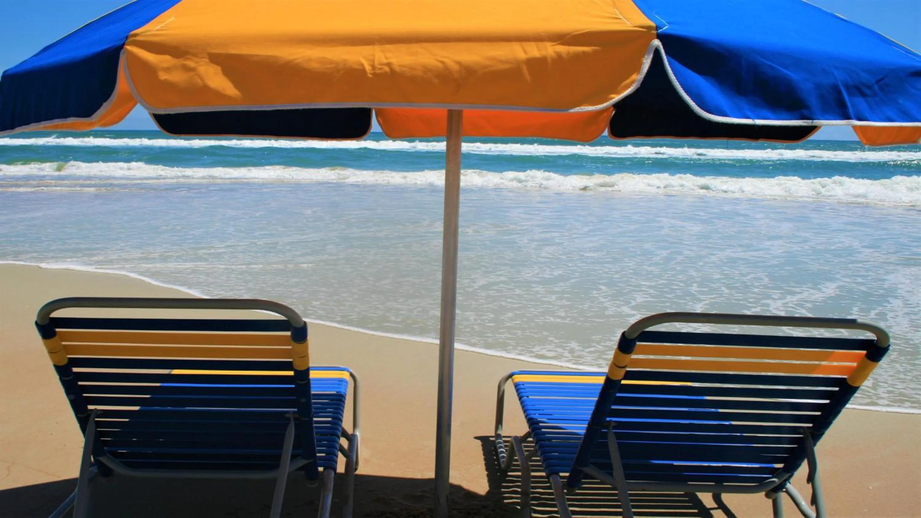 Beach in Holiday Inn Express & Suites Oceanfront Daytona Beach Shores by IHG