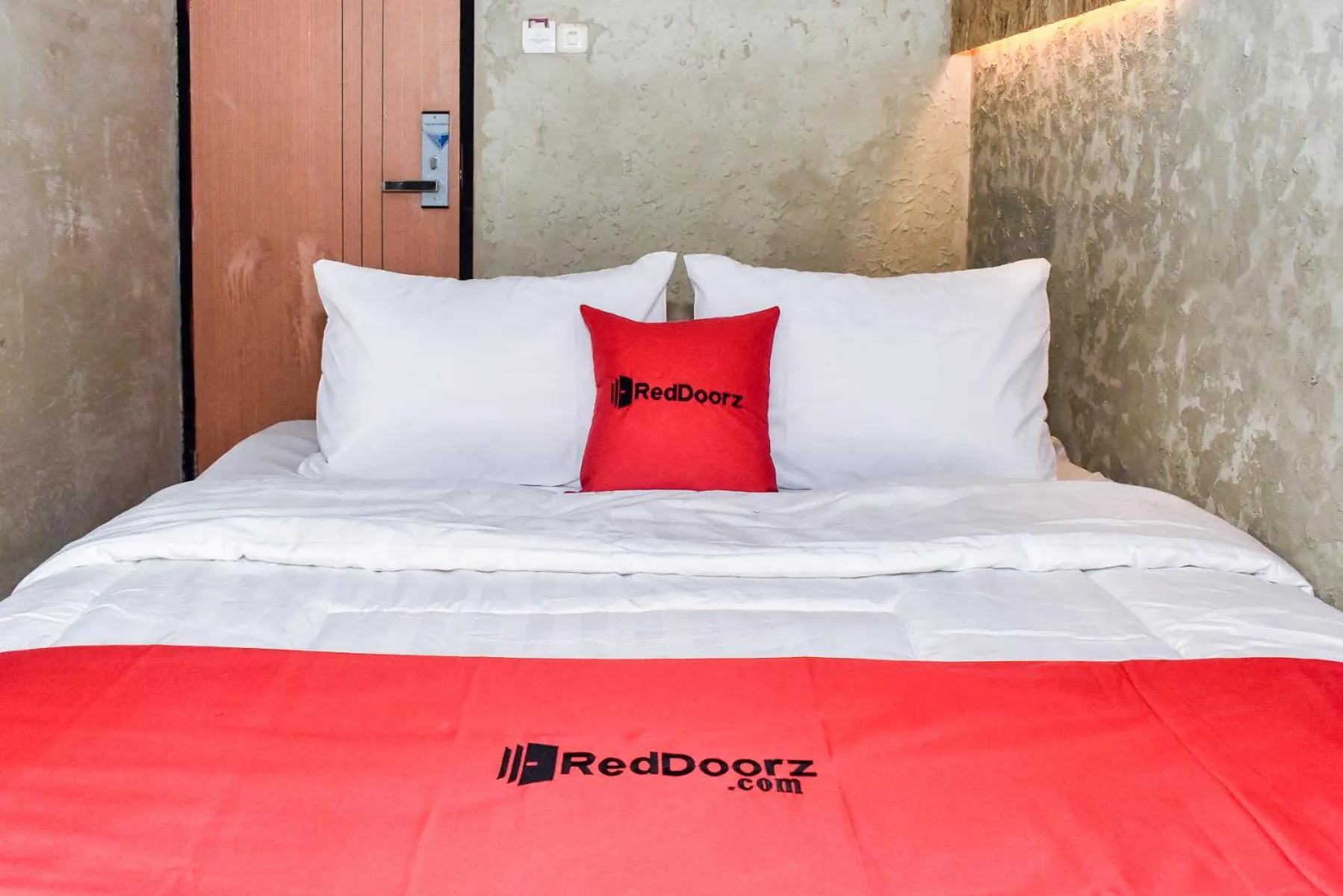 Bedroom, Bed in RedDoorz Plus @ Kemayoran