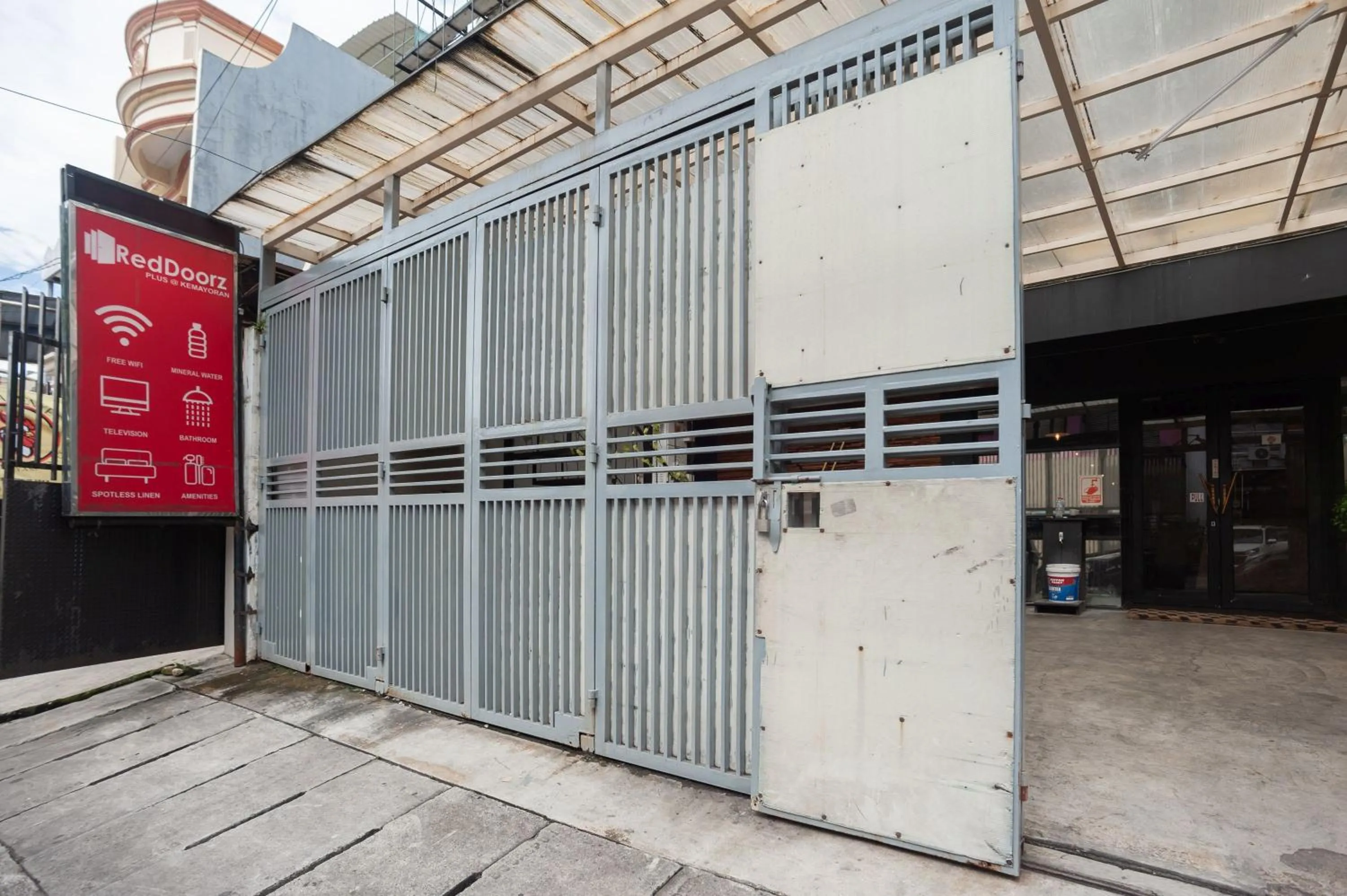 Property building in RedDoorz Plus @ Kemayoran