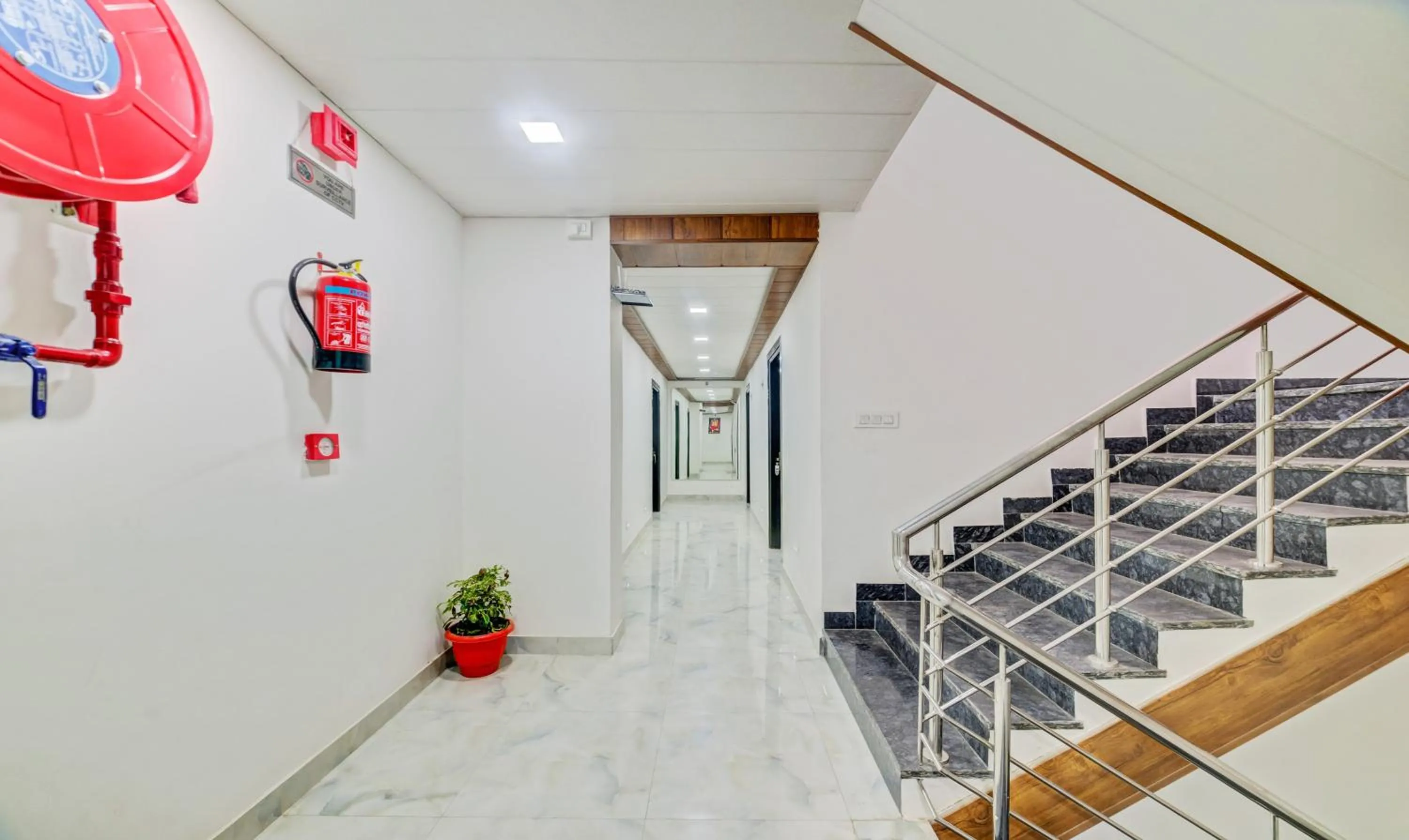 Lobby or reception in Hotel Nysha Palace Near IGI Airport