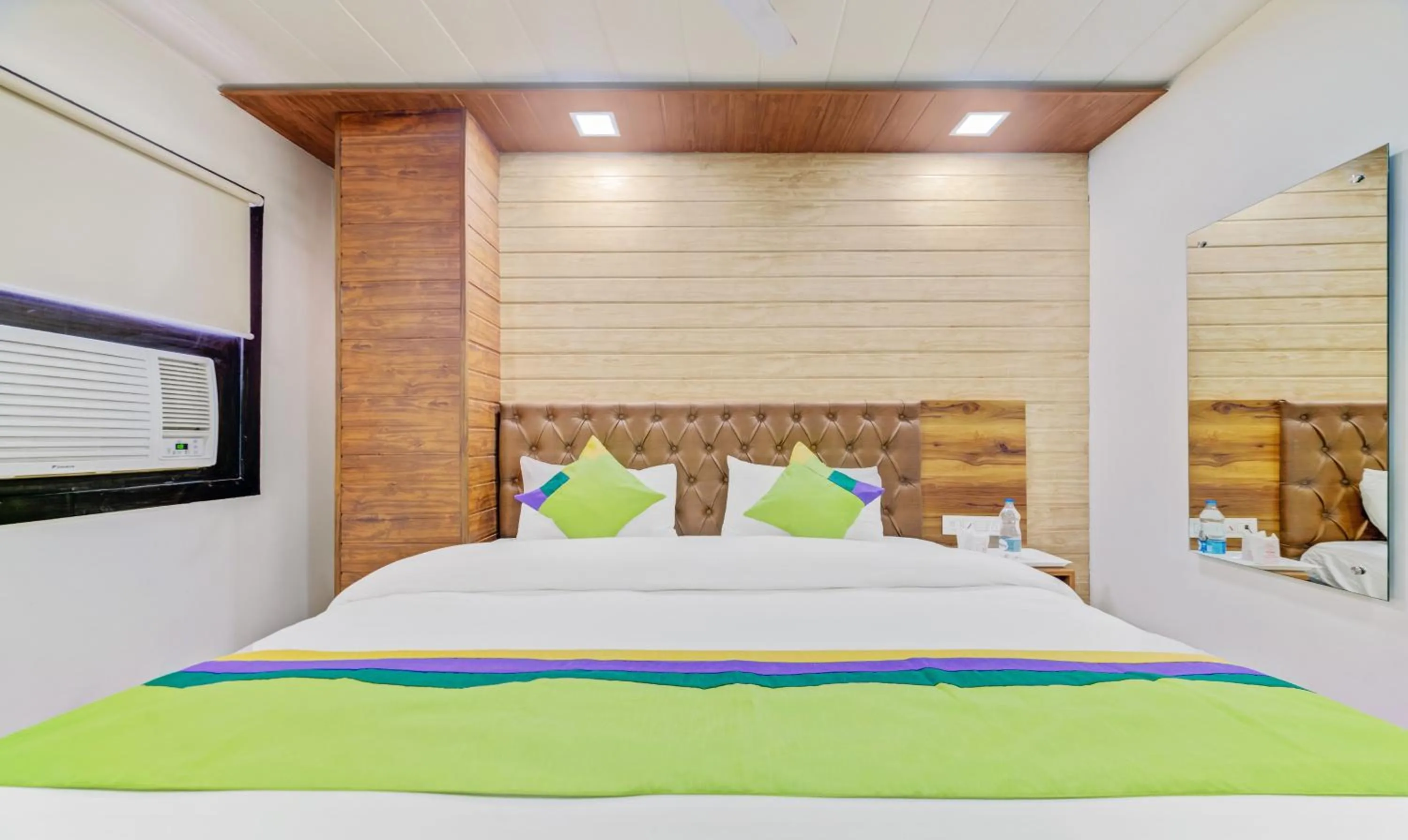 Bed in Hotel Nysha Palace Near IGI Airport