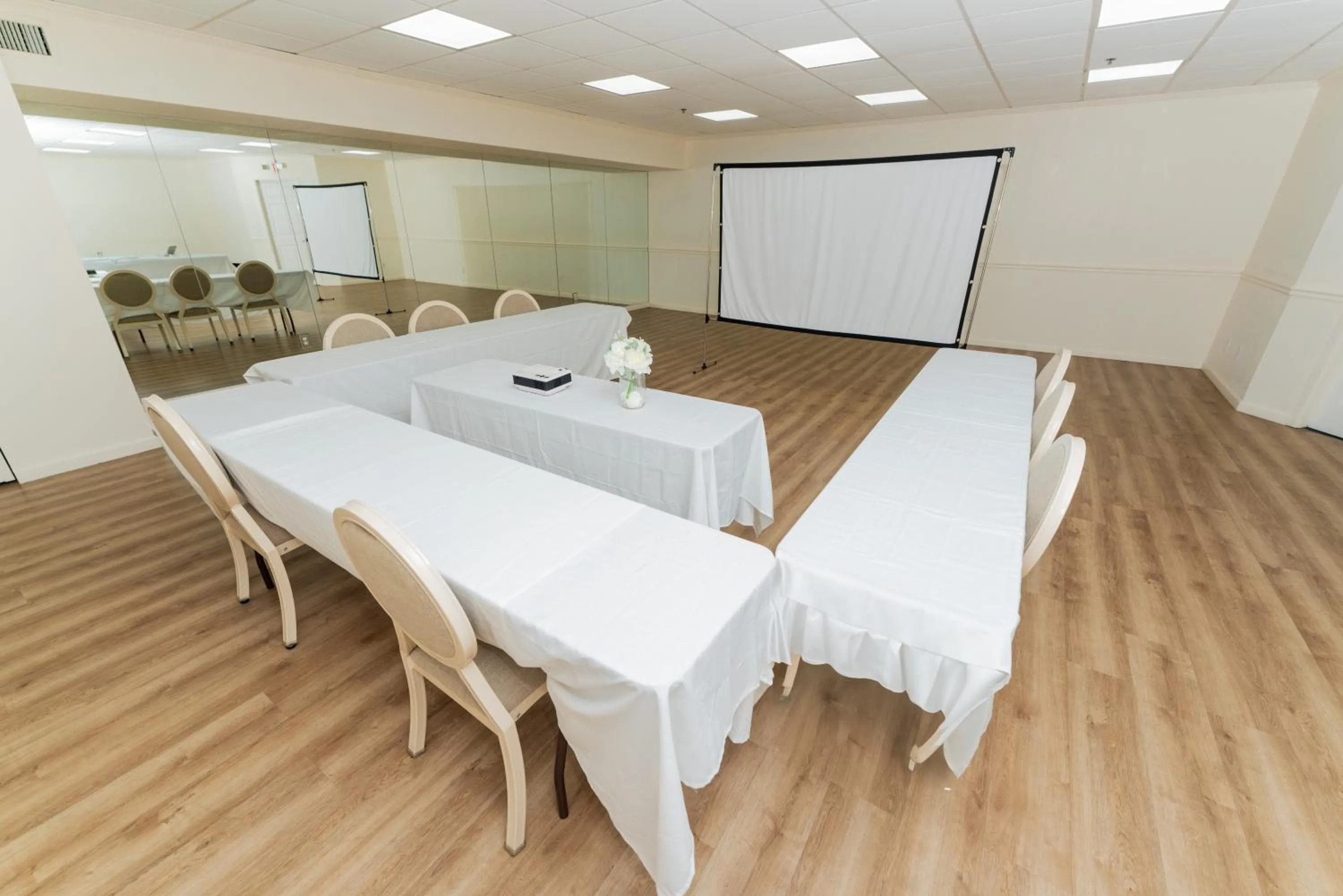 Banquet/Function facilities in Boardwalk Inn and Suites