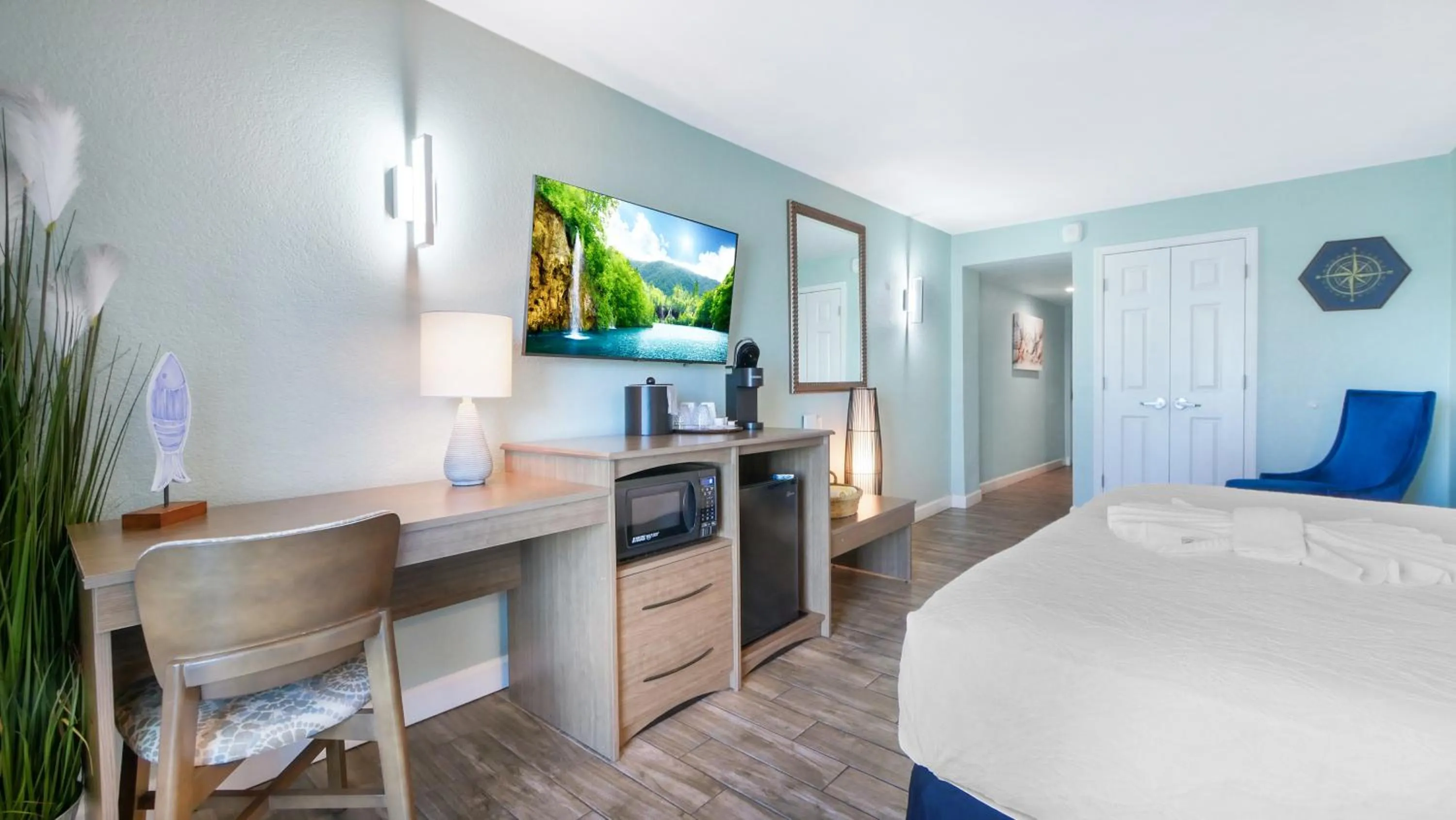 TV and multimedia, Bed in Boardwalk Inn and Suites