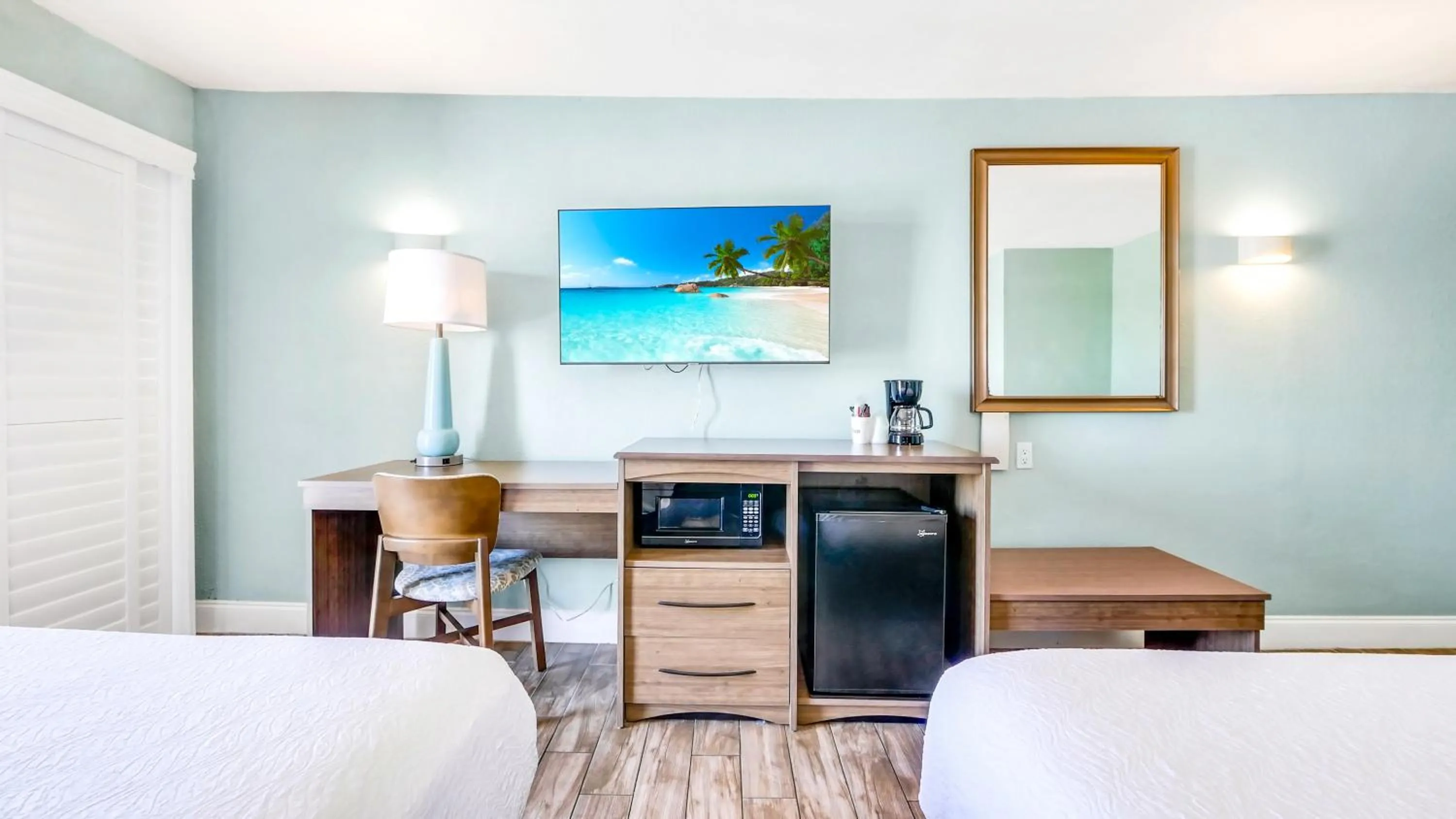TV and multimedia, Bed in Boardwalk Inn and Suites