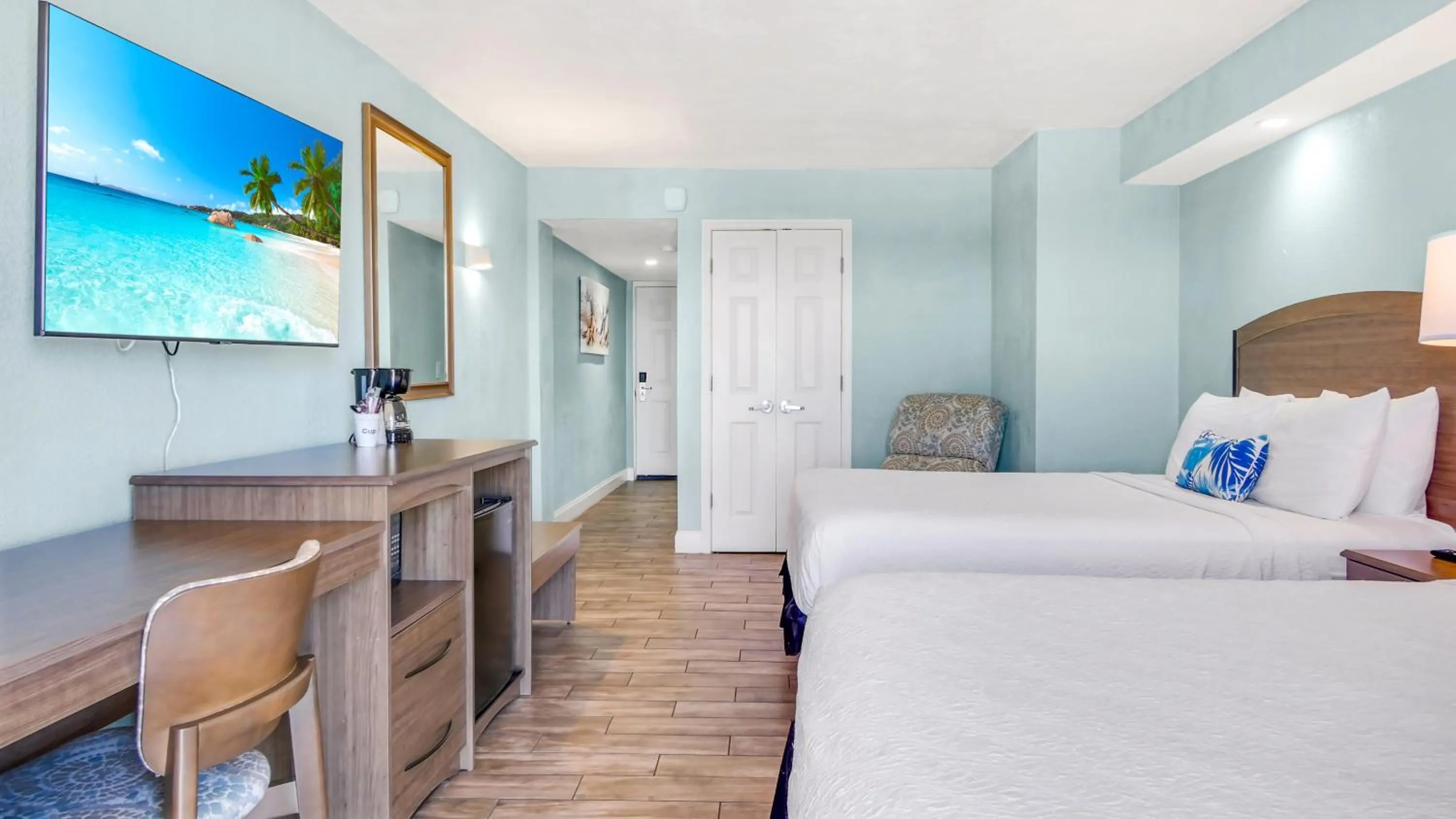 TV and multimedia, Bed in Boardwalk Inn and Suites