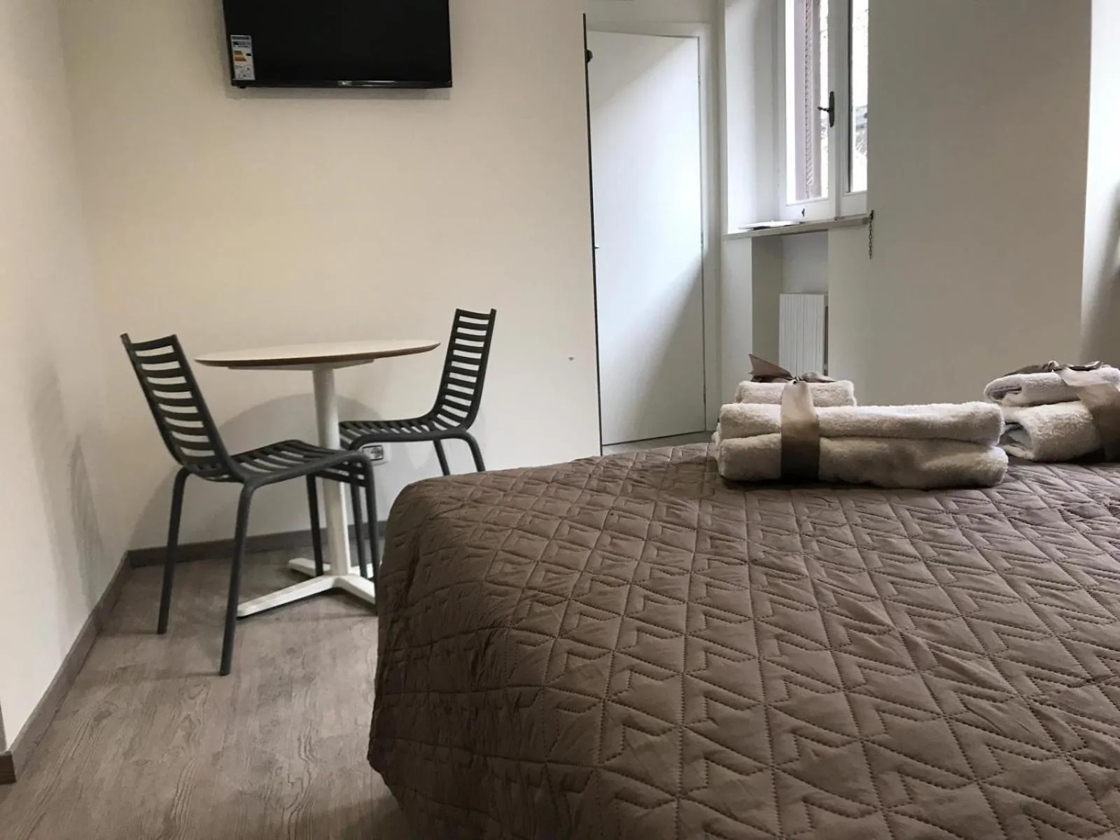 Photo of the whole room, Bed in BorgoNove