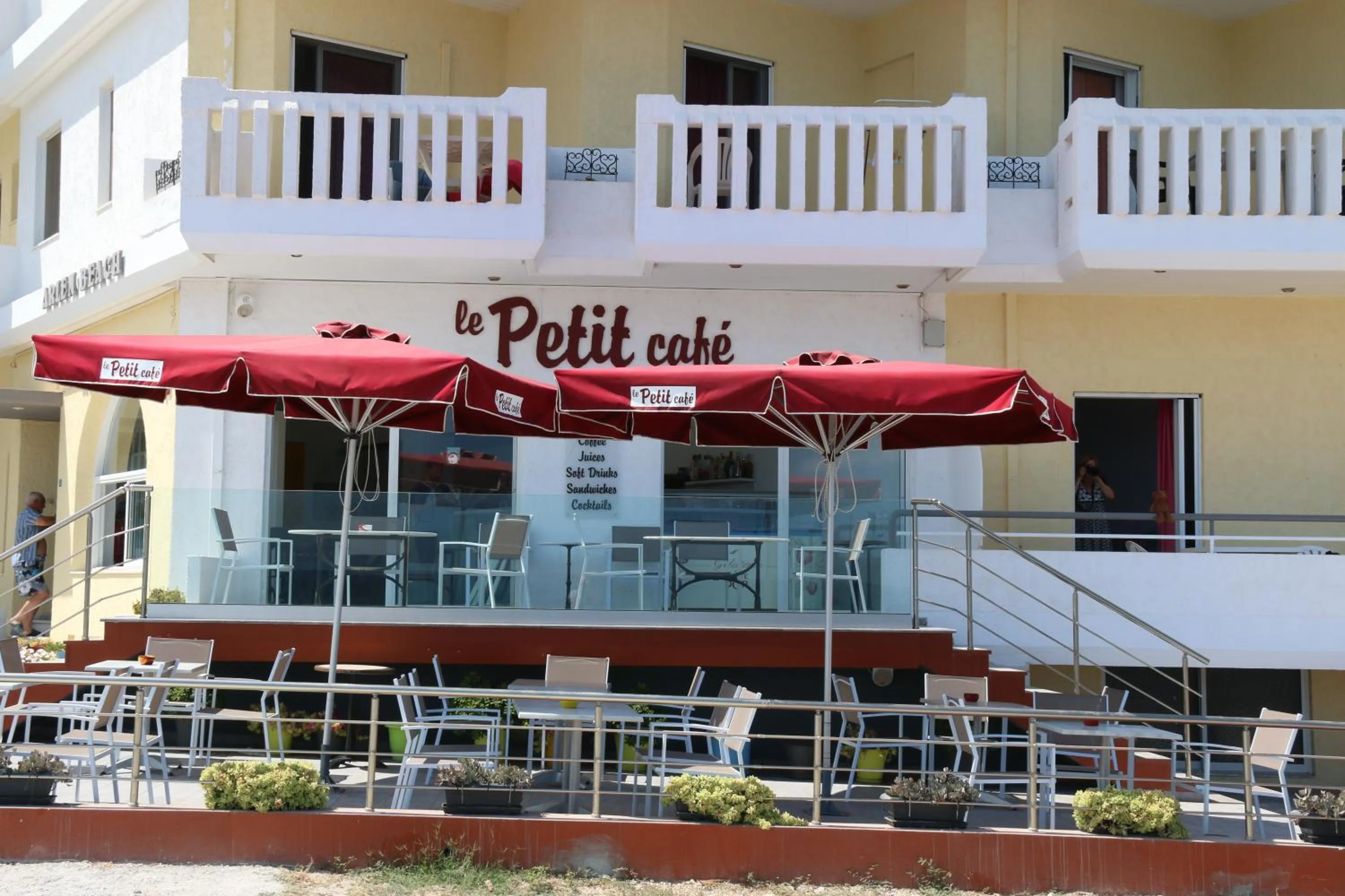 Restaurant/places to eat in Arlen Beach Hotel