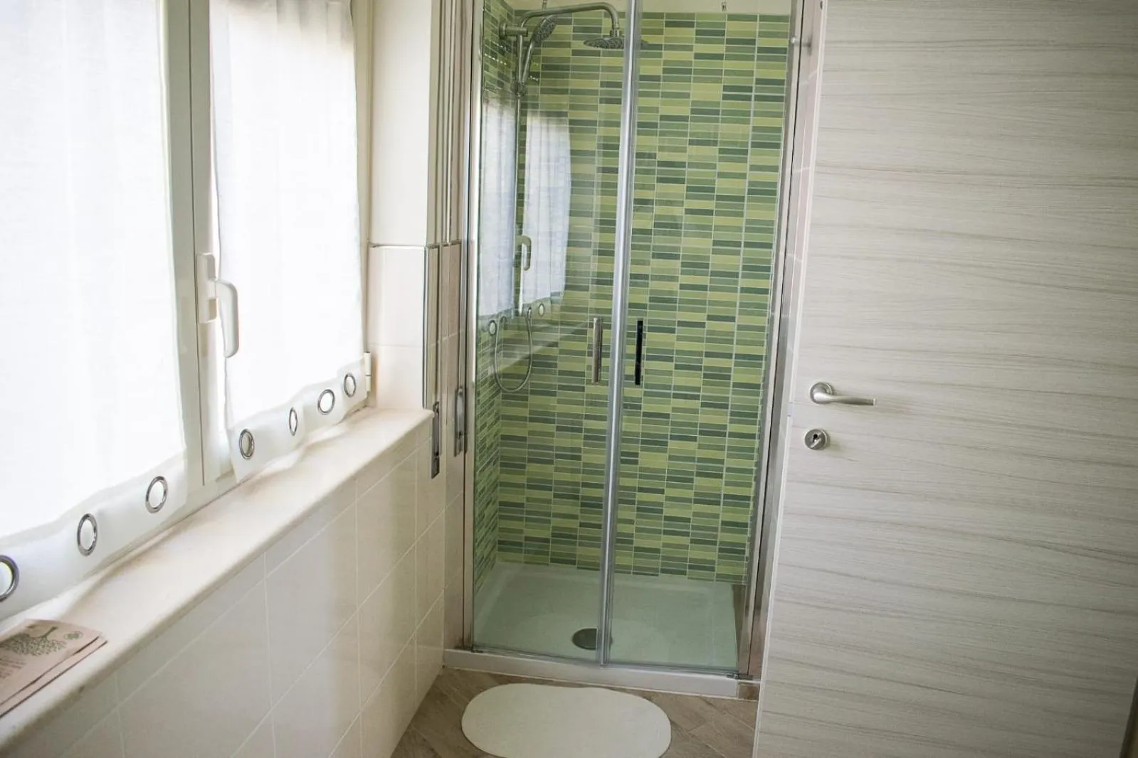 Shower in B&B Fleurs