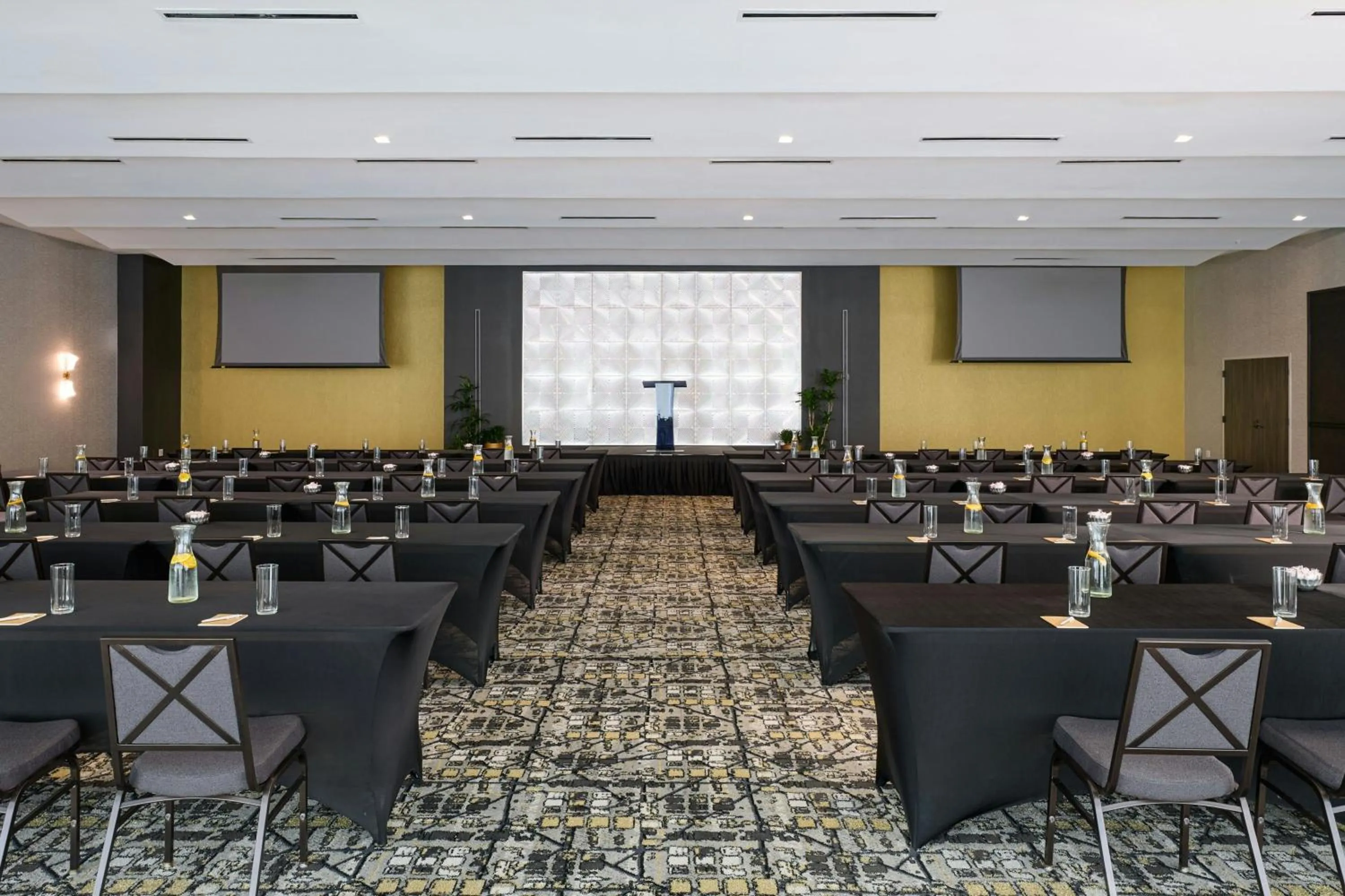 Meeting/conference room in Renaissance Daytona Beach Oceanfront Hotel