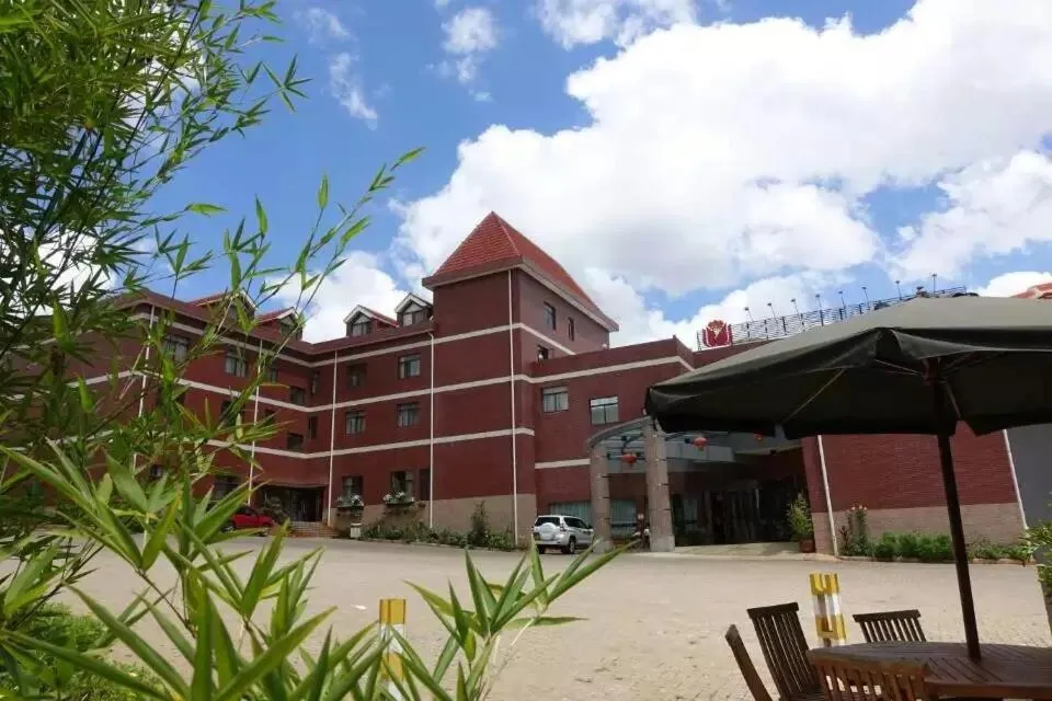 Soluxe Club International Hotel