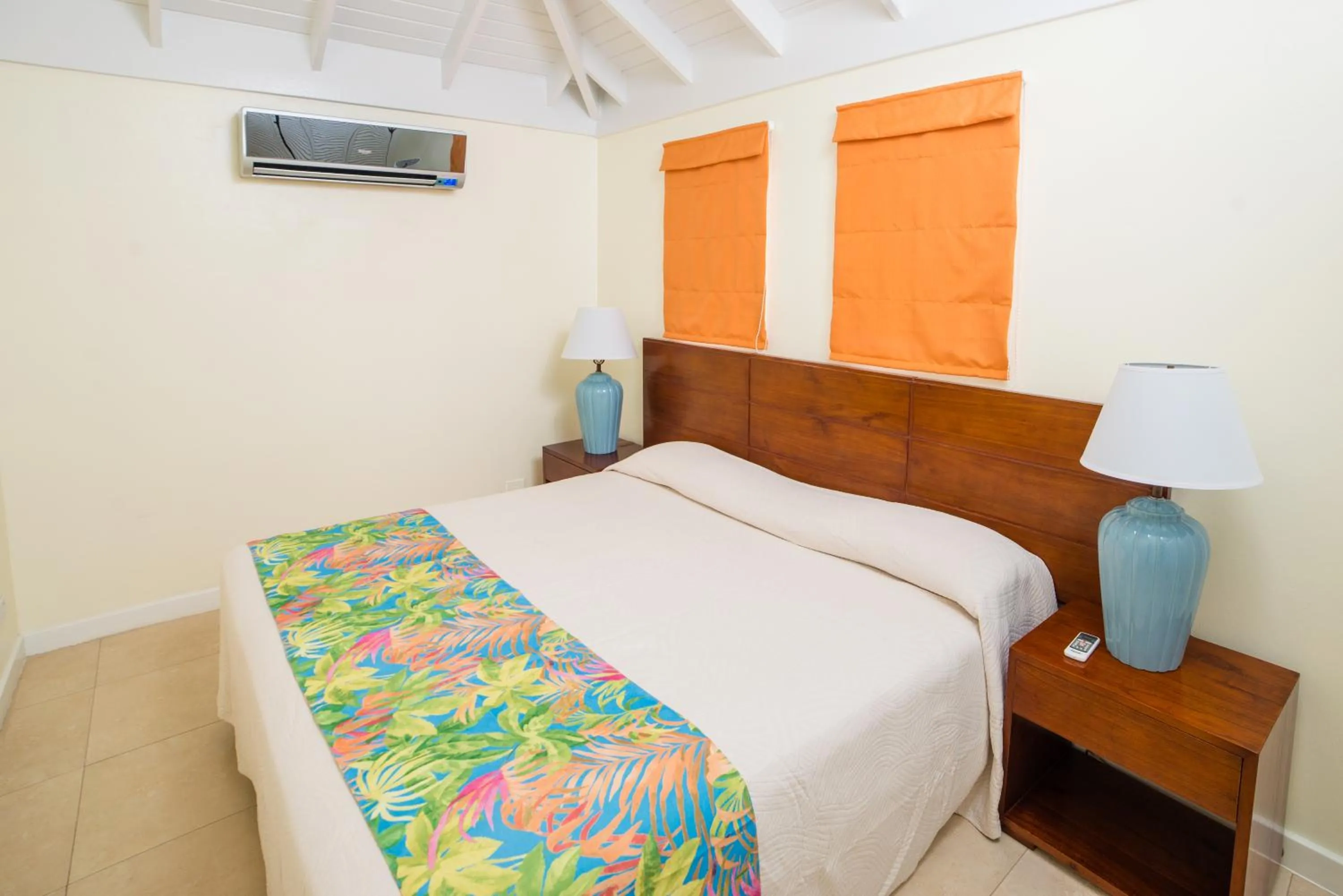 Decorative detail, Bed in Sugar Bay Club