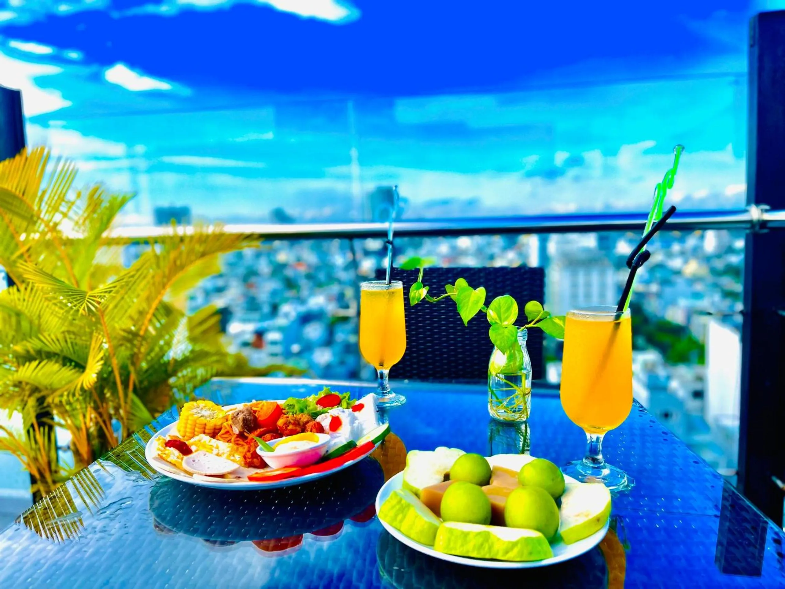 Swimming pool in Roliva Hotel & Apartment Danang