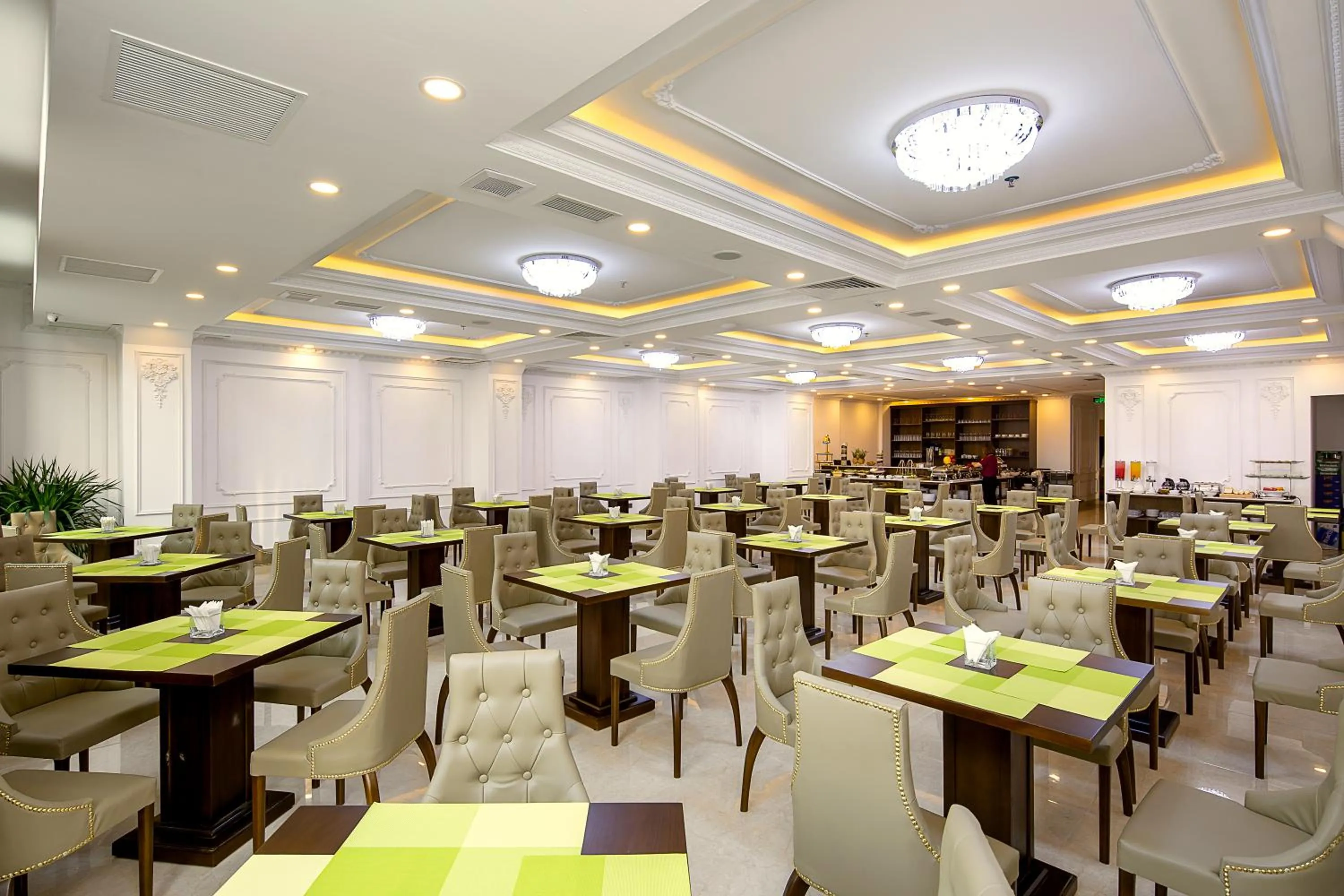 Restaurant/places to eat in Roliva Hotel & Apartment Danang