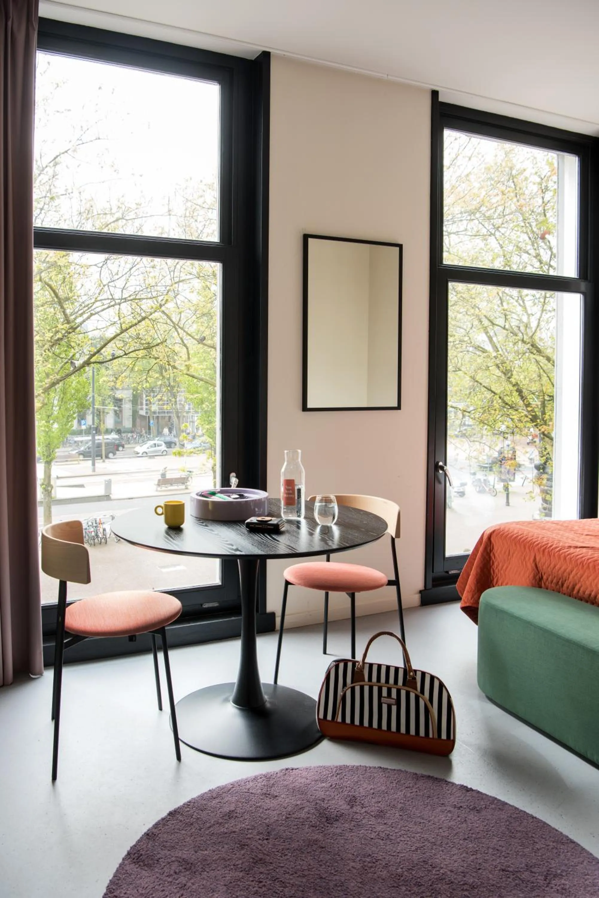 Seating area, Bed in Hotel Unplugged