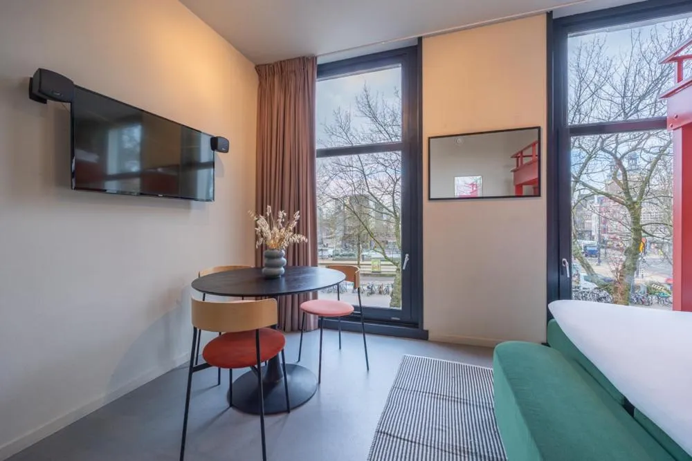 TV and multimedia, Bed in hotel emma next