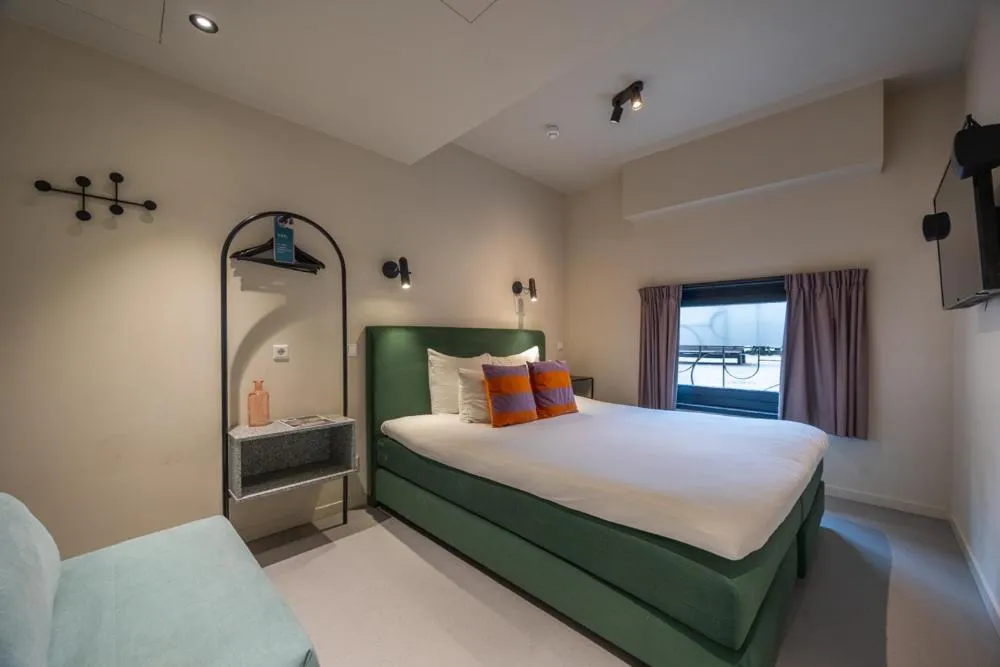 Bedroom, Bed in hotel emma next