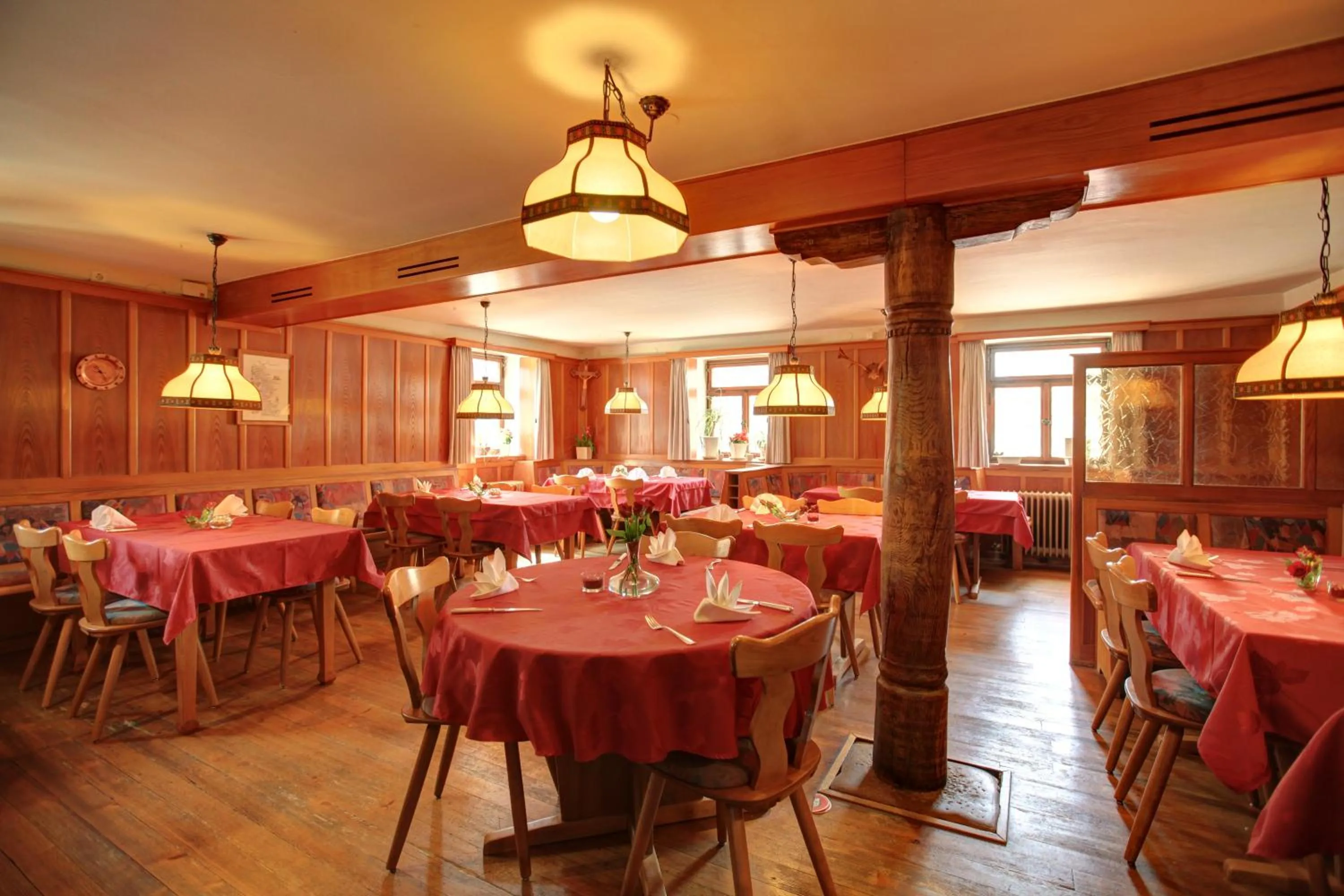 Restaurant/places to eat in Gasthaus zum Hirschen