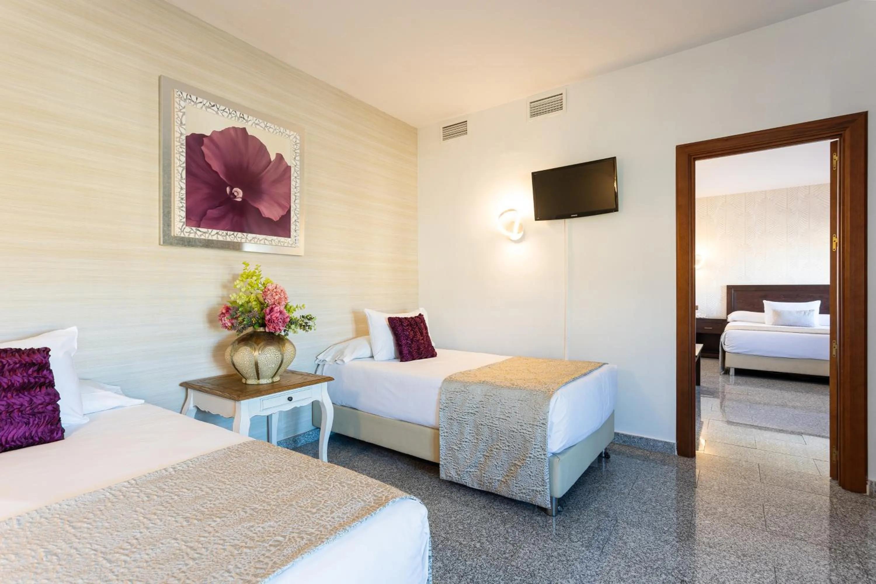 Photo of the whole room, Bed in Hotel Plaza Del Castillo