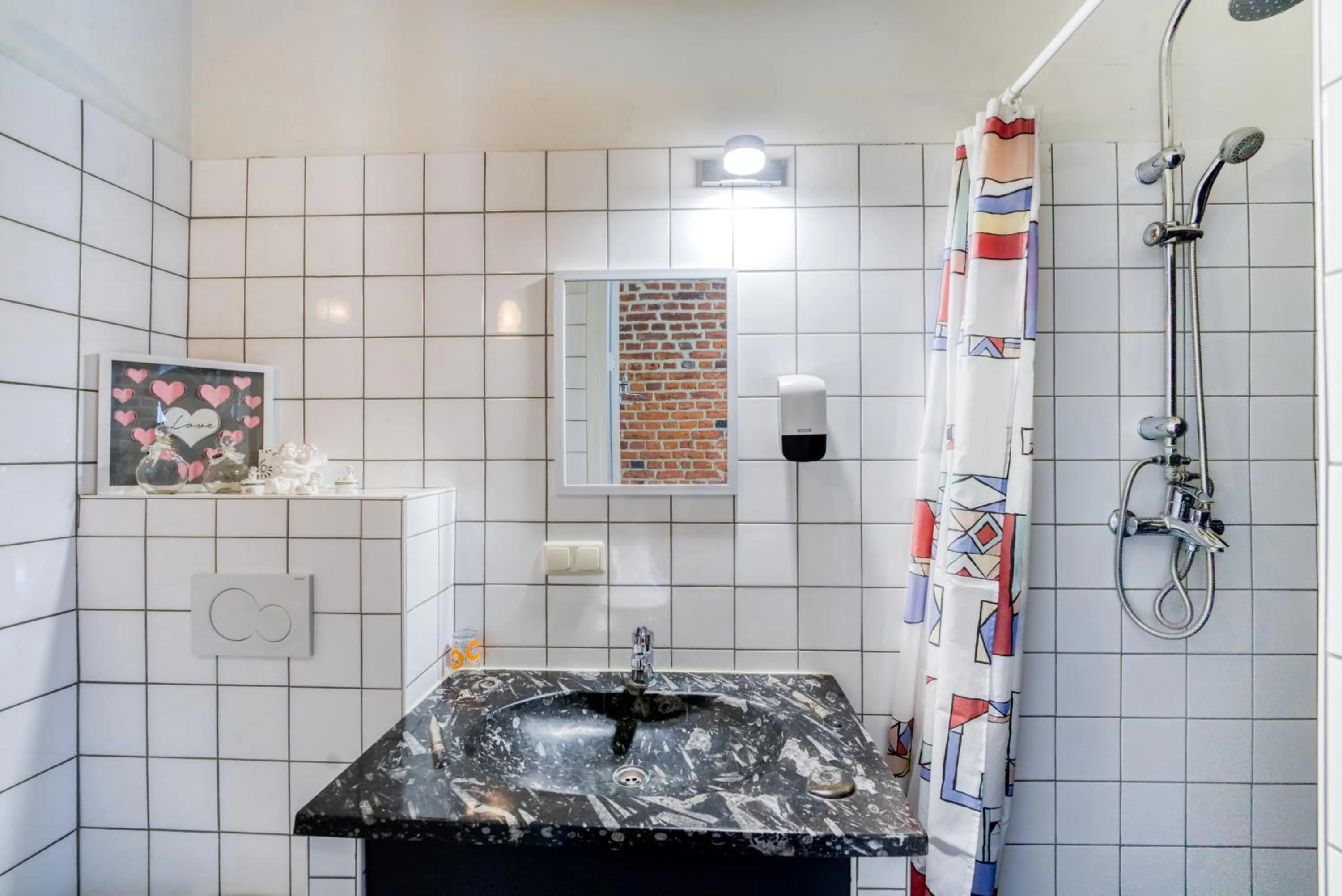 Bathroom in Meschermolen