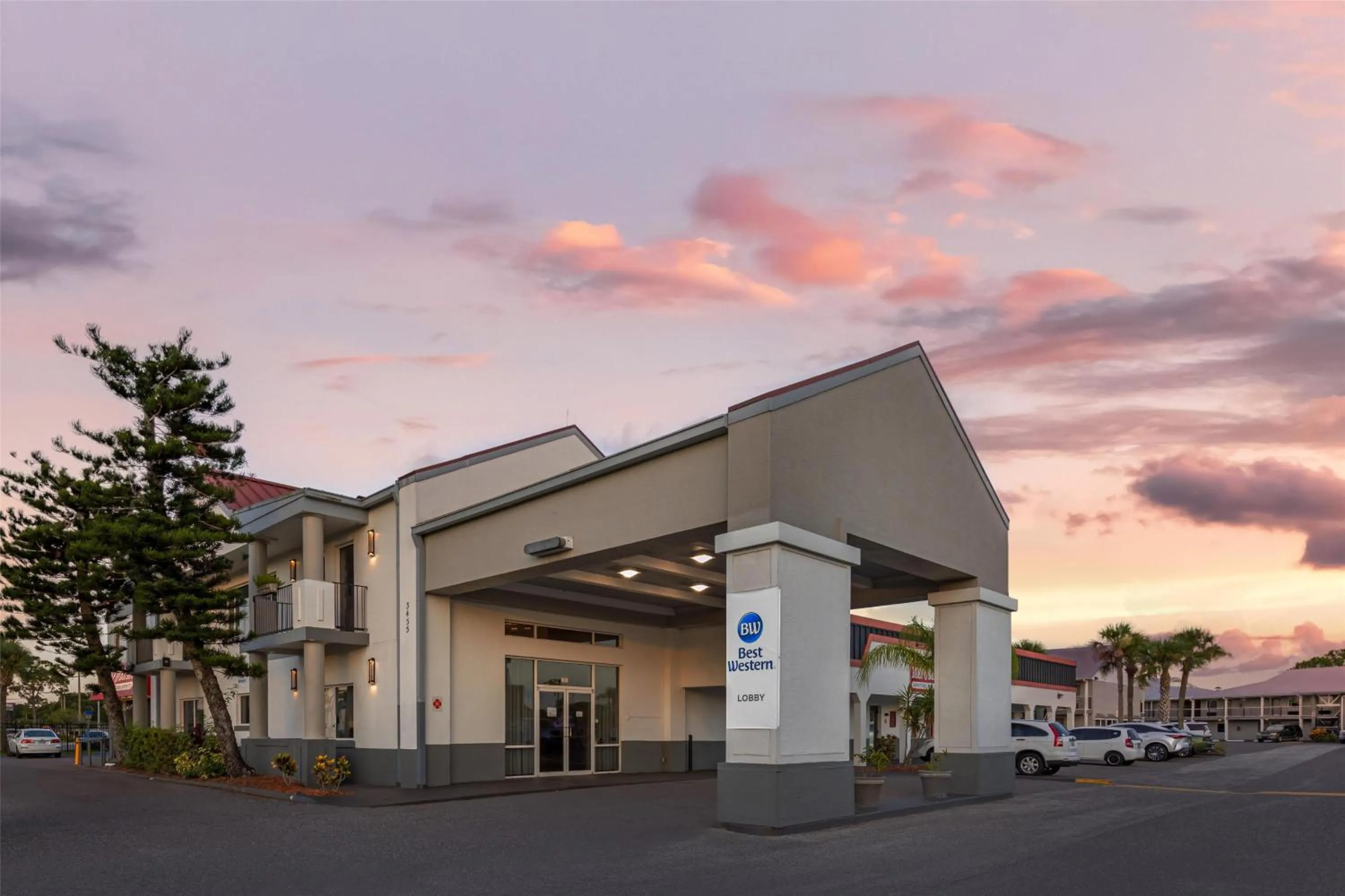 Property building in Best Western Space Shuttle Inn