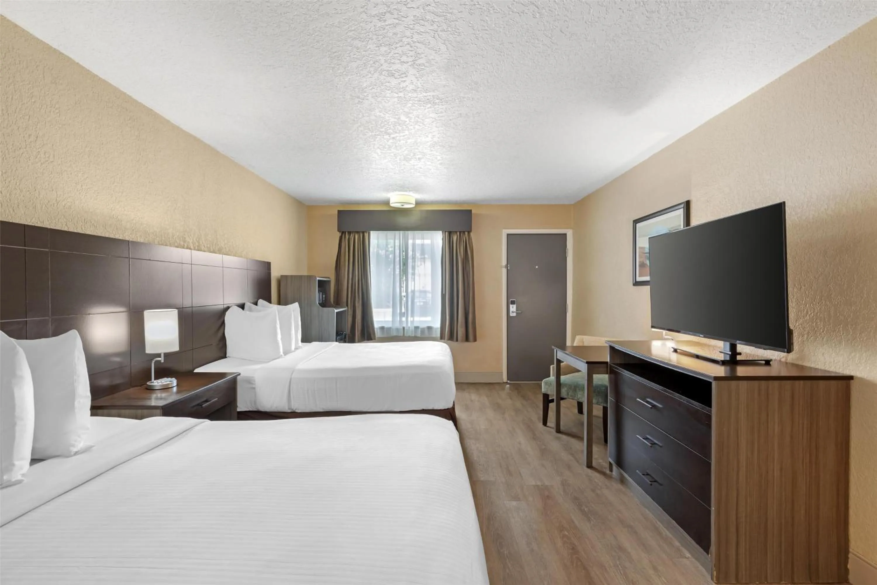 Bedroom, Bed in Best Western Space Shuttle Inn